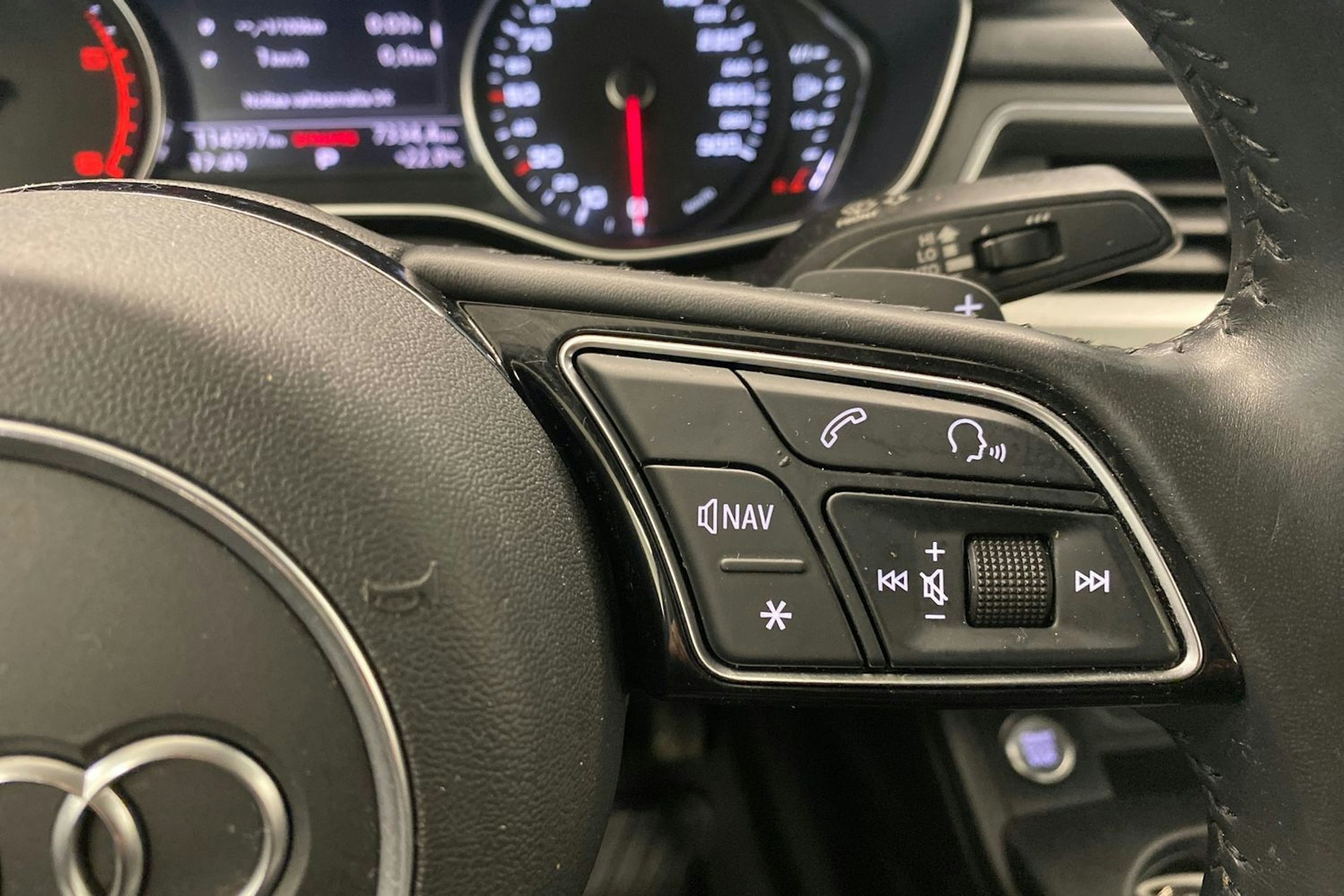 Musta Audi A4 2019 kuva 18.