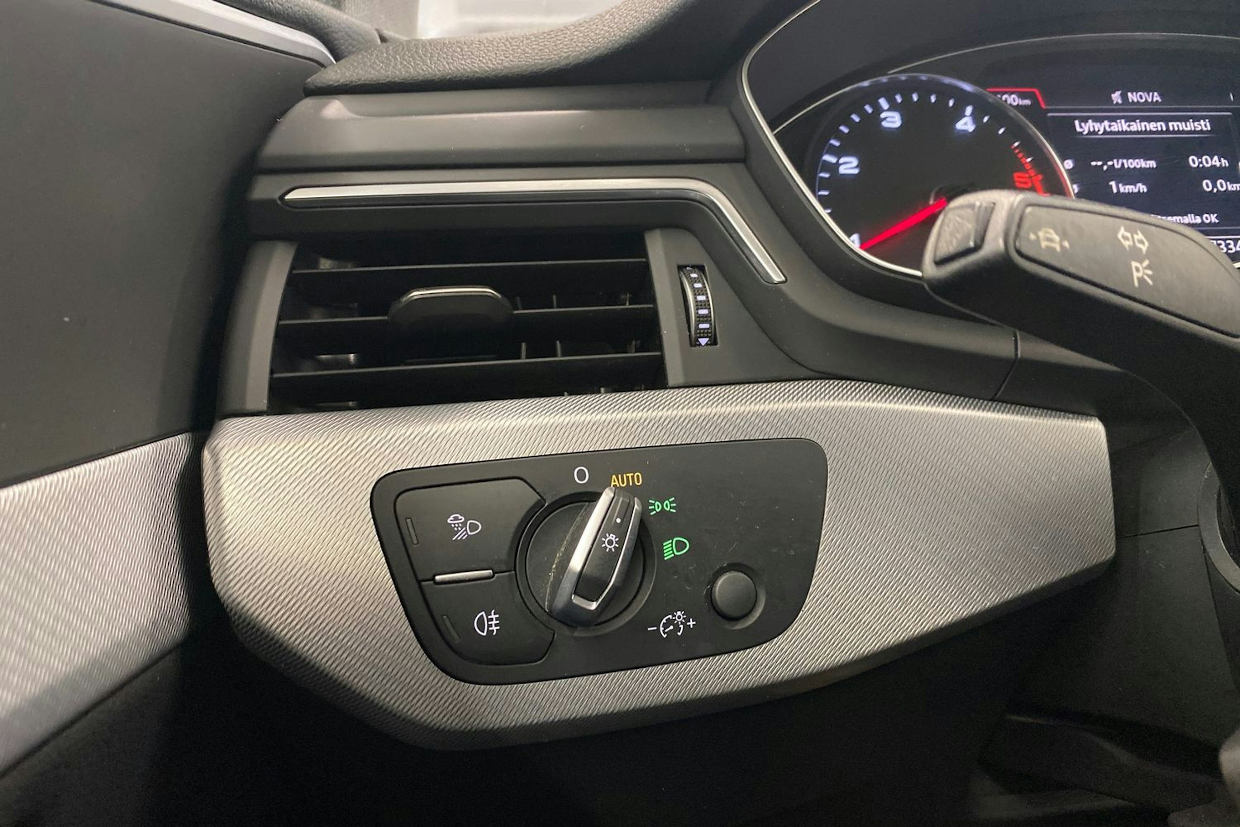 Musta Audi A4 2019 kuva 21.
