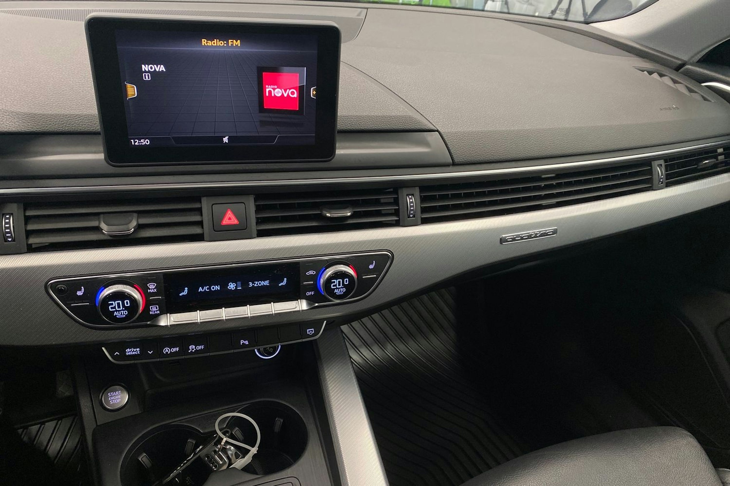 Musta Audi A4 2019 kuva 22.