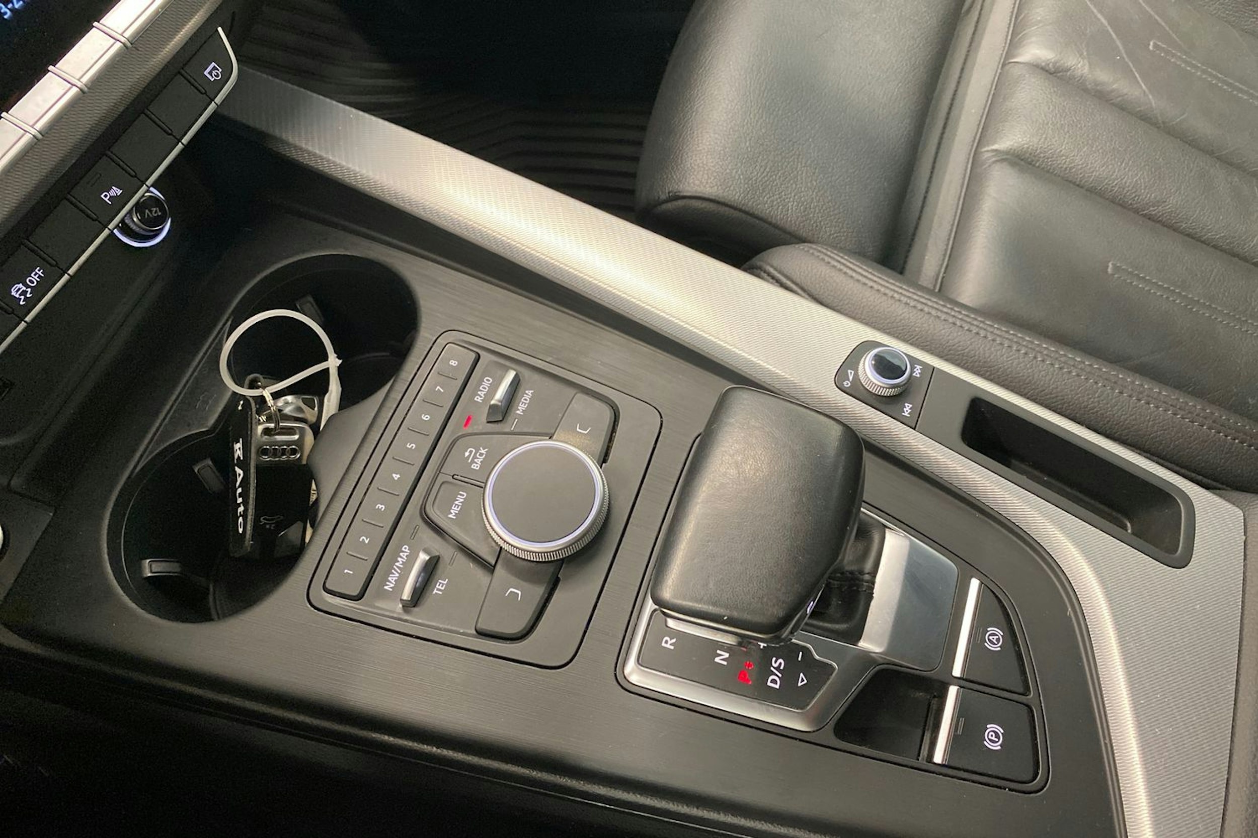 Musta Audi A4 2019 kuva 23.