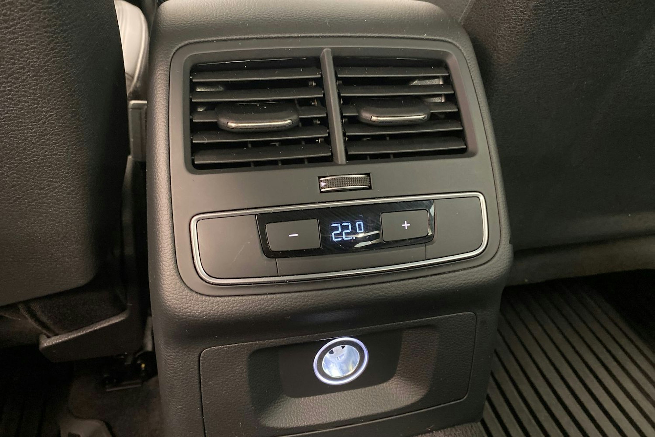 Musta Audi A4 2019 kuva 34.
