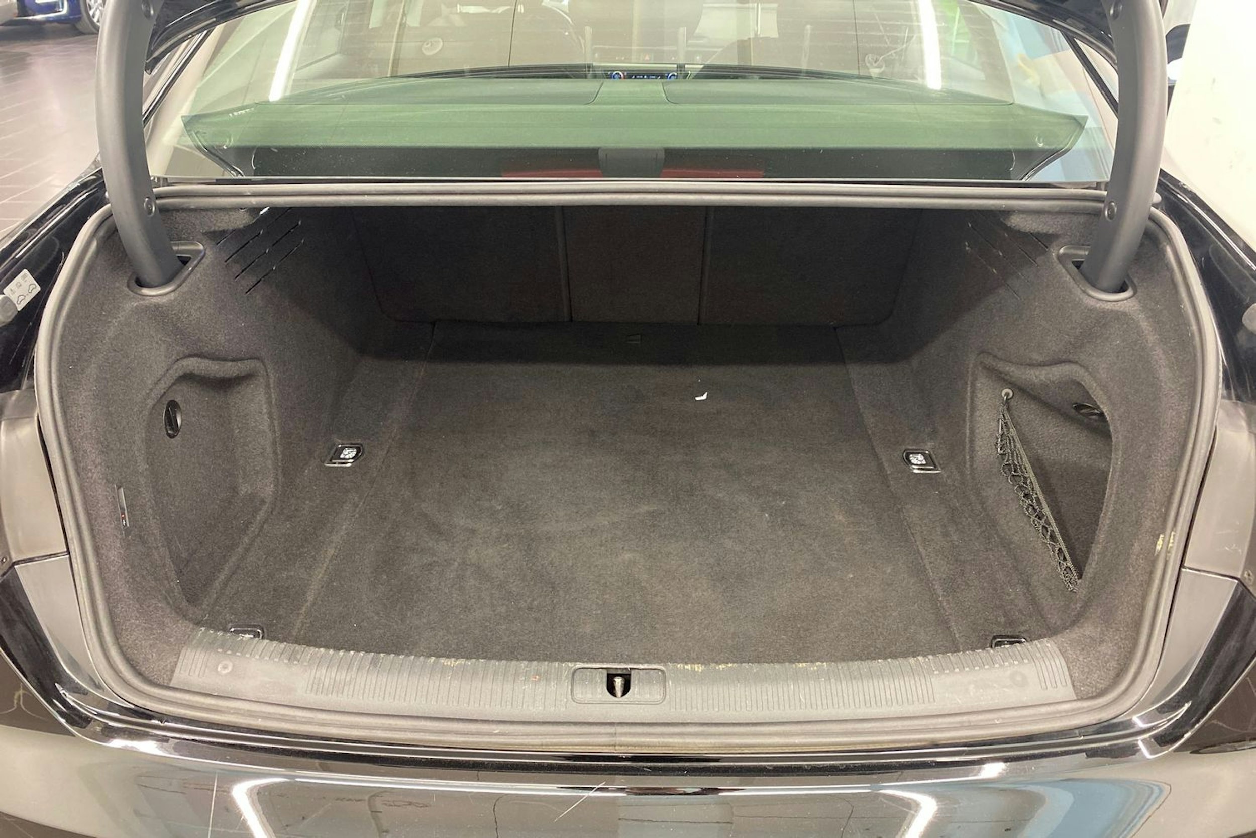 Musta Audi A4 2019 kuva 35.