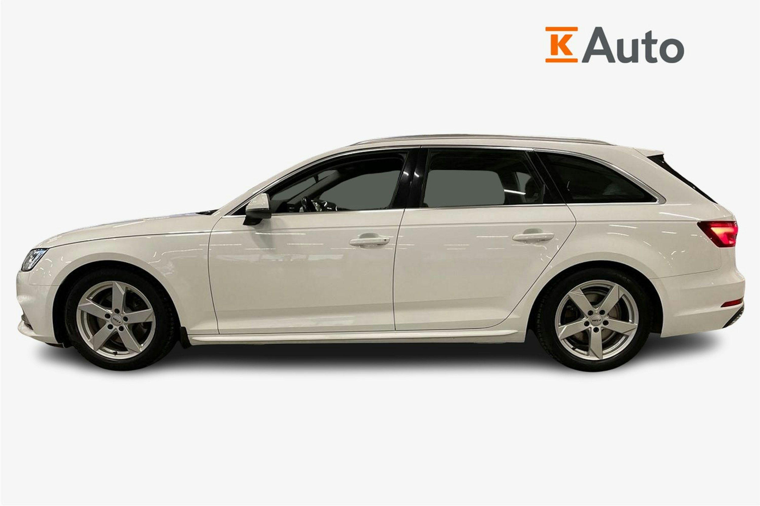 valkoinen Audi A4 2019 kuva 6.