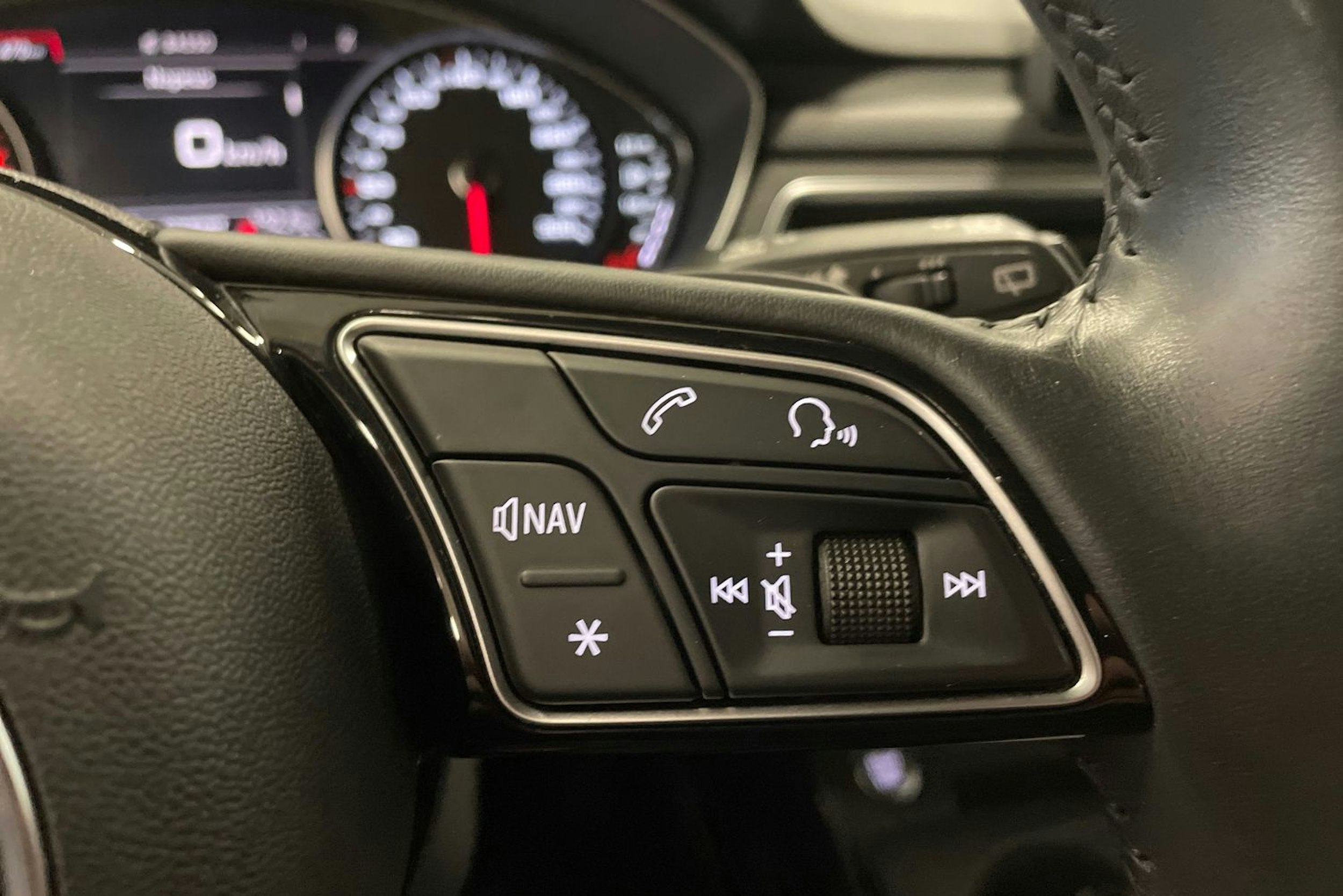 valkoinen Audi A4 2019 kuva 18.