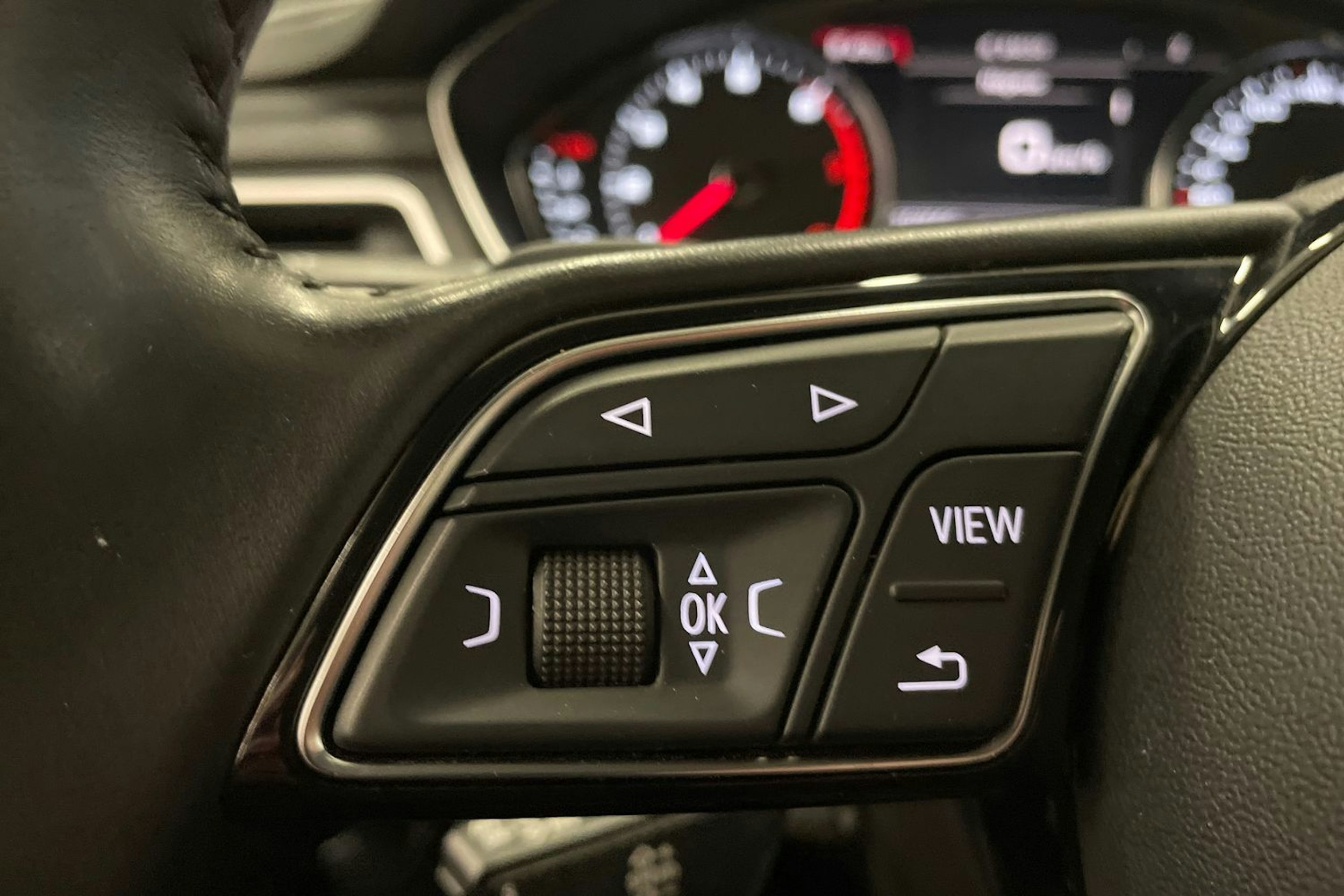 valkoinen Audi A4 2019 kuva 19.