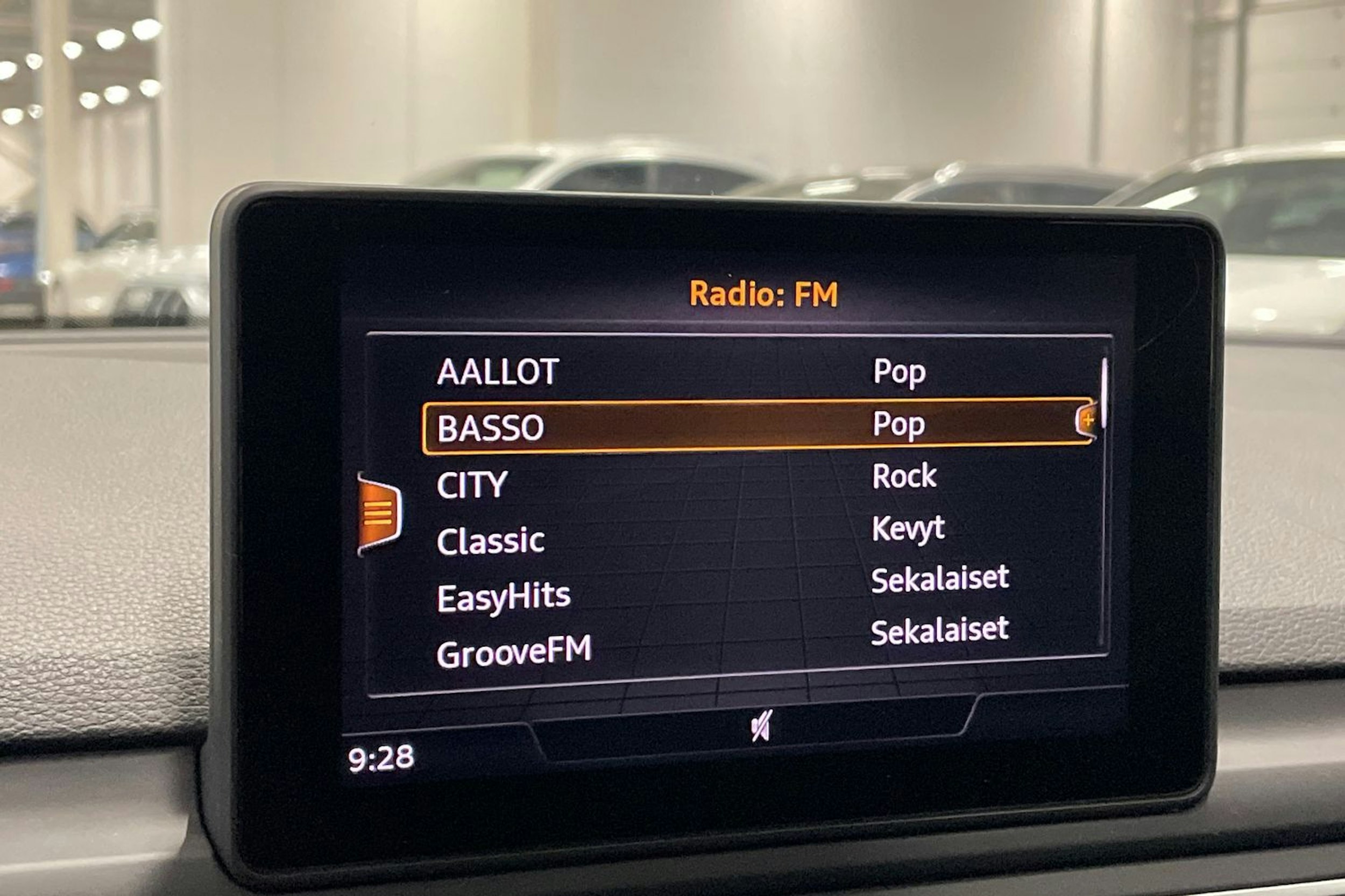 valkoinen Audi A4 2019 kuva 24.