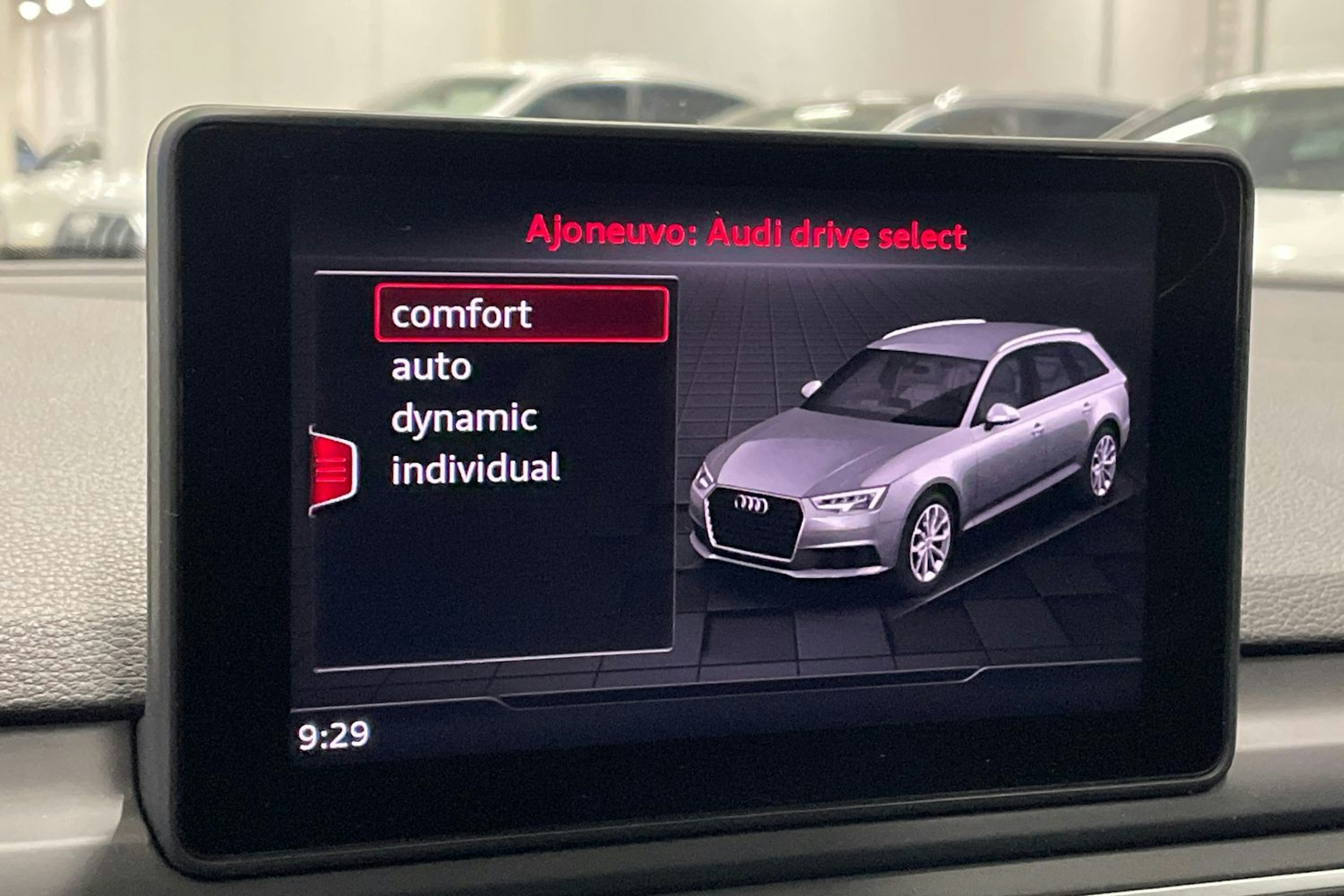 valkoinen Audi A4 2019 kuva 29.