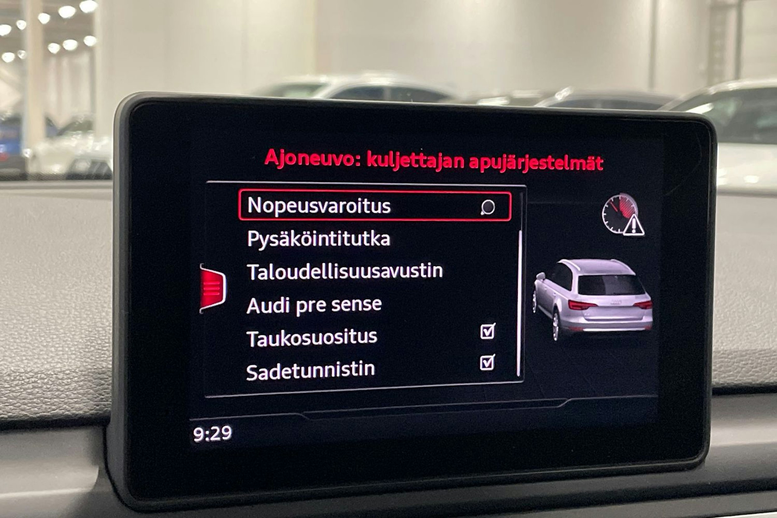 valkoinen Audi A4 2019 kuva 30.