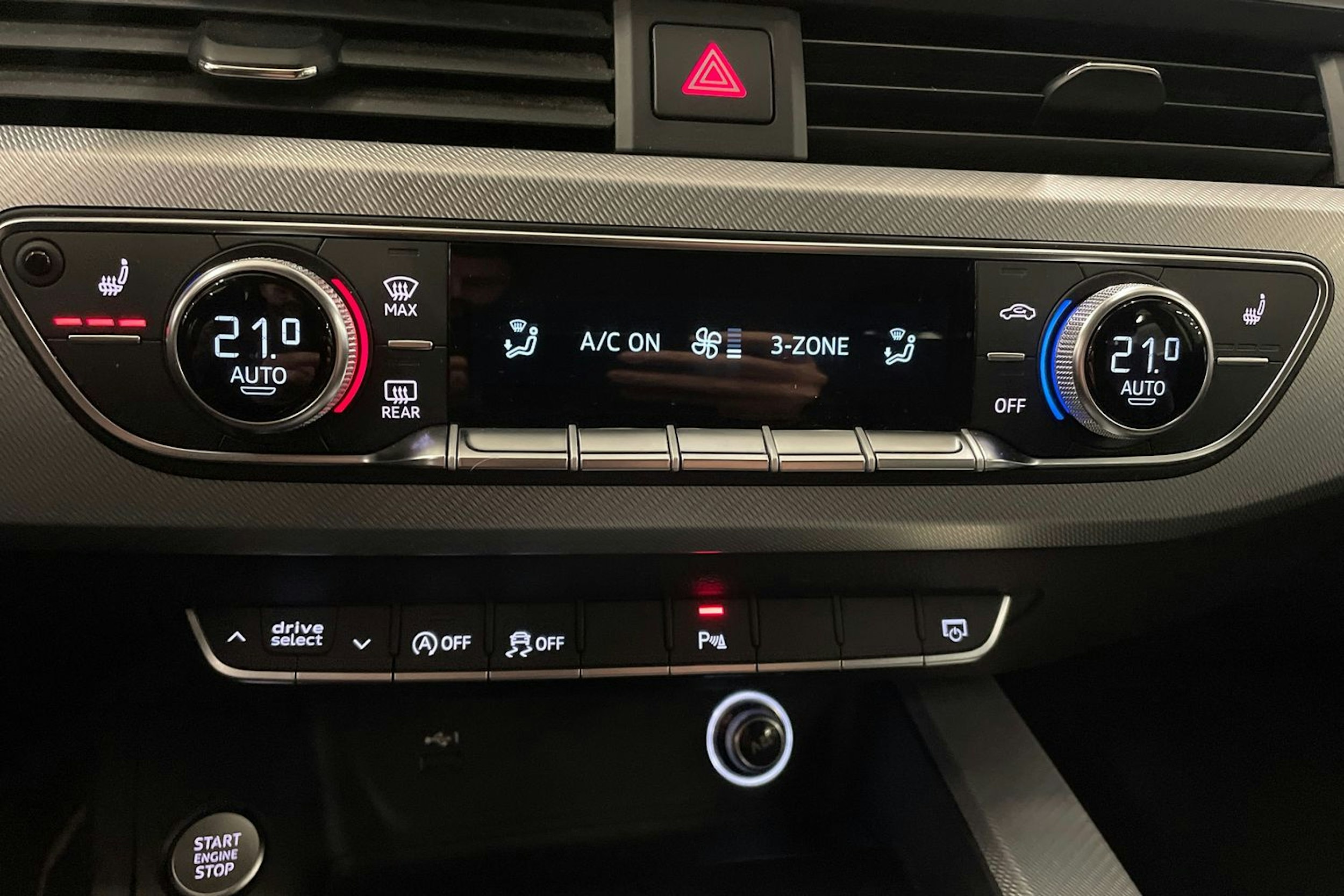 valkoinen Audi A4 2019 kuva 33.