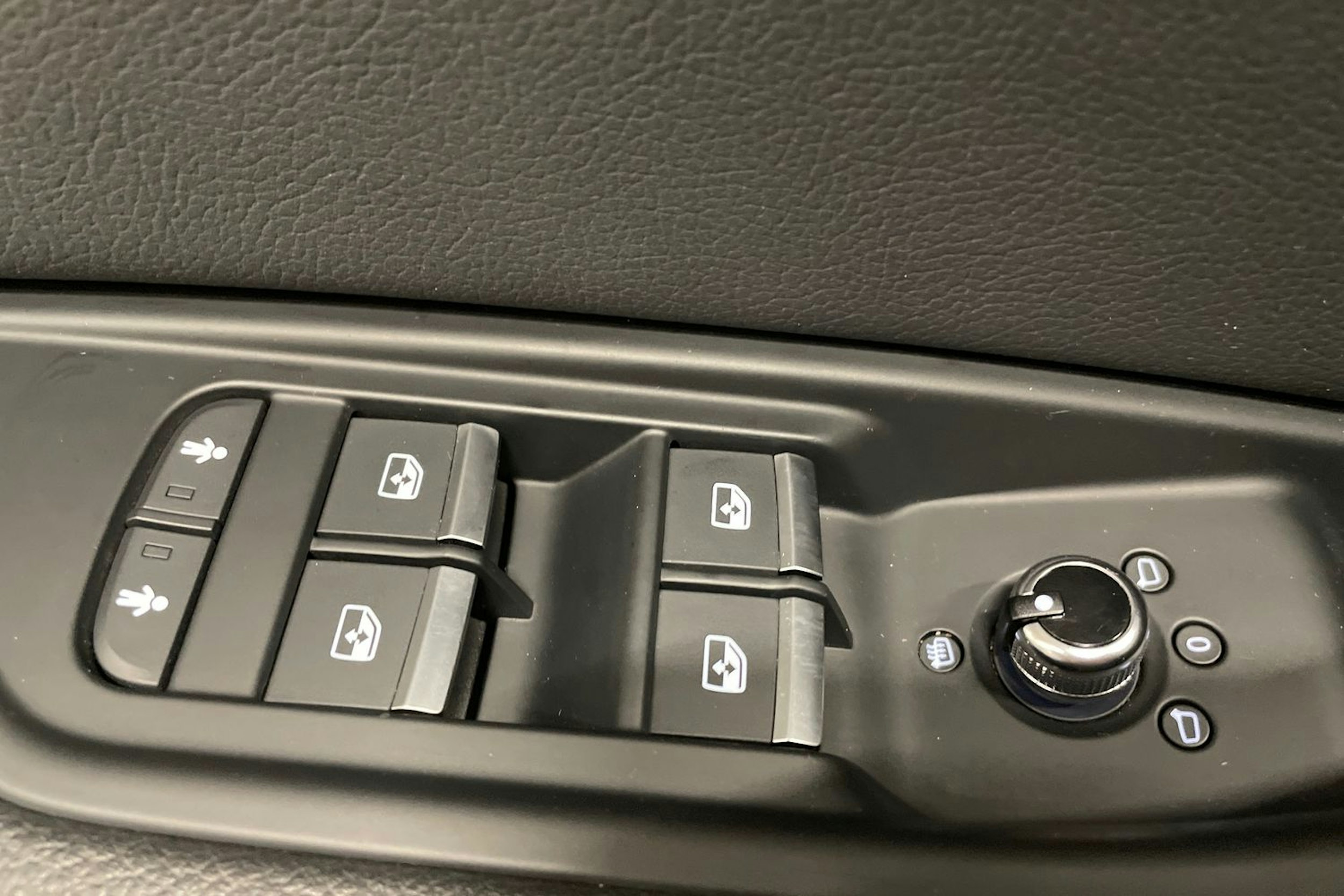 valkoinen Audi A4 2019 kuva 38.