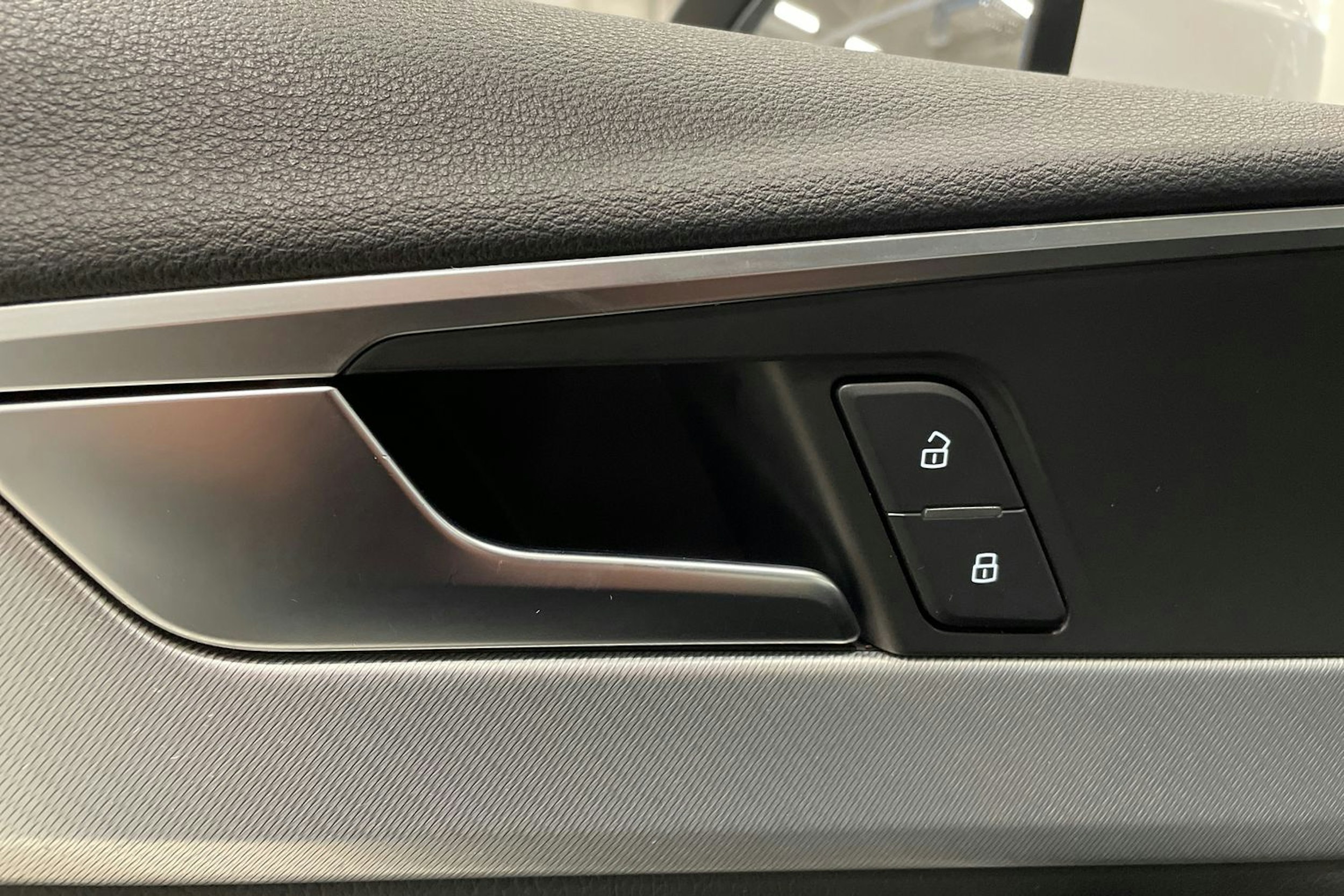 valkoinen Audi A4 2019 kuva 39.