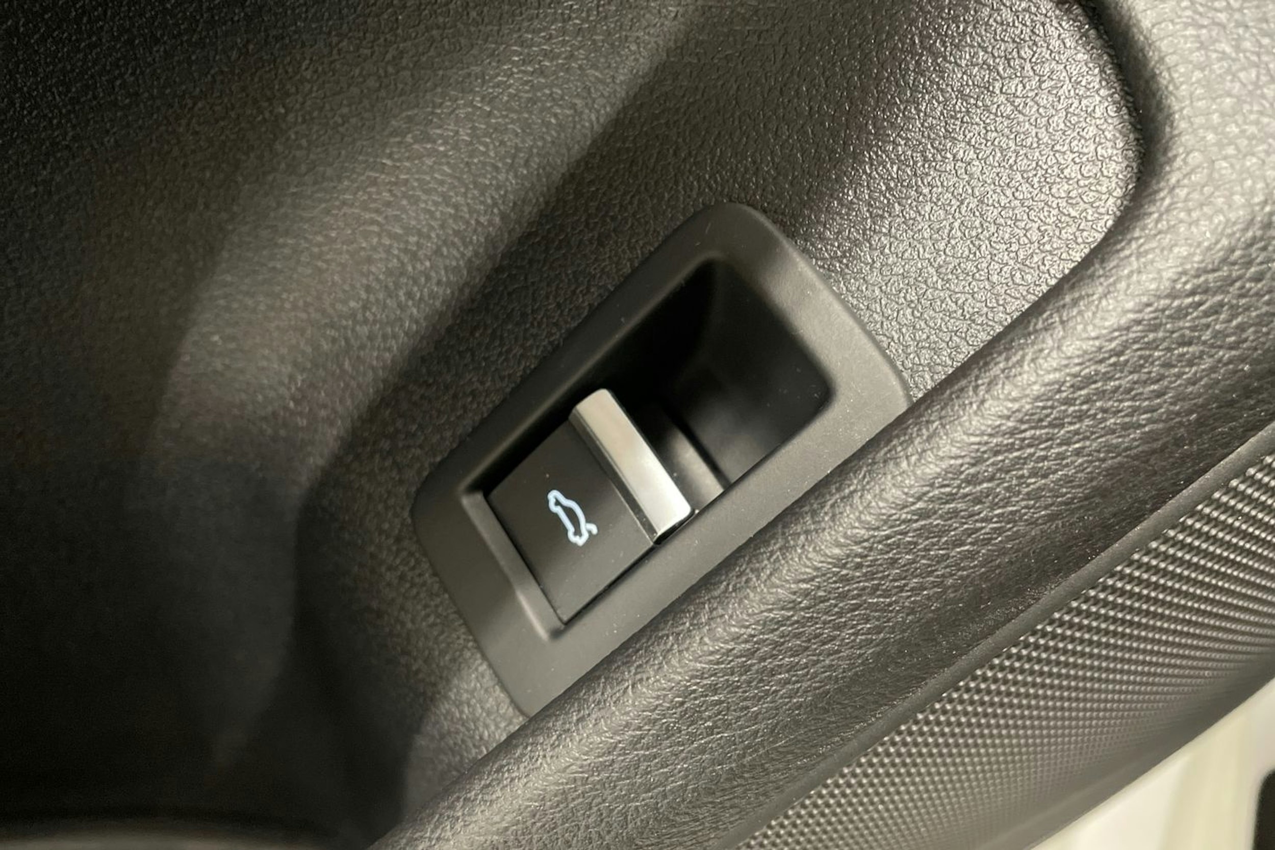 valkoinen Audi A4 2019 kuva 40.