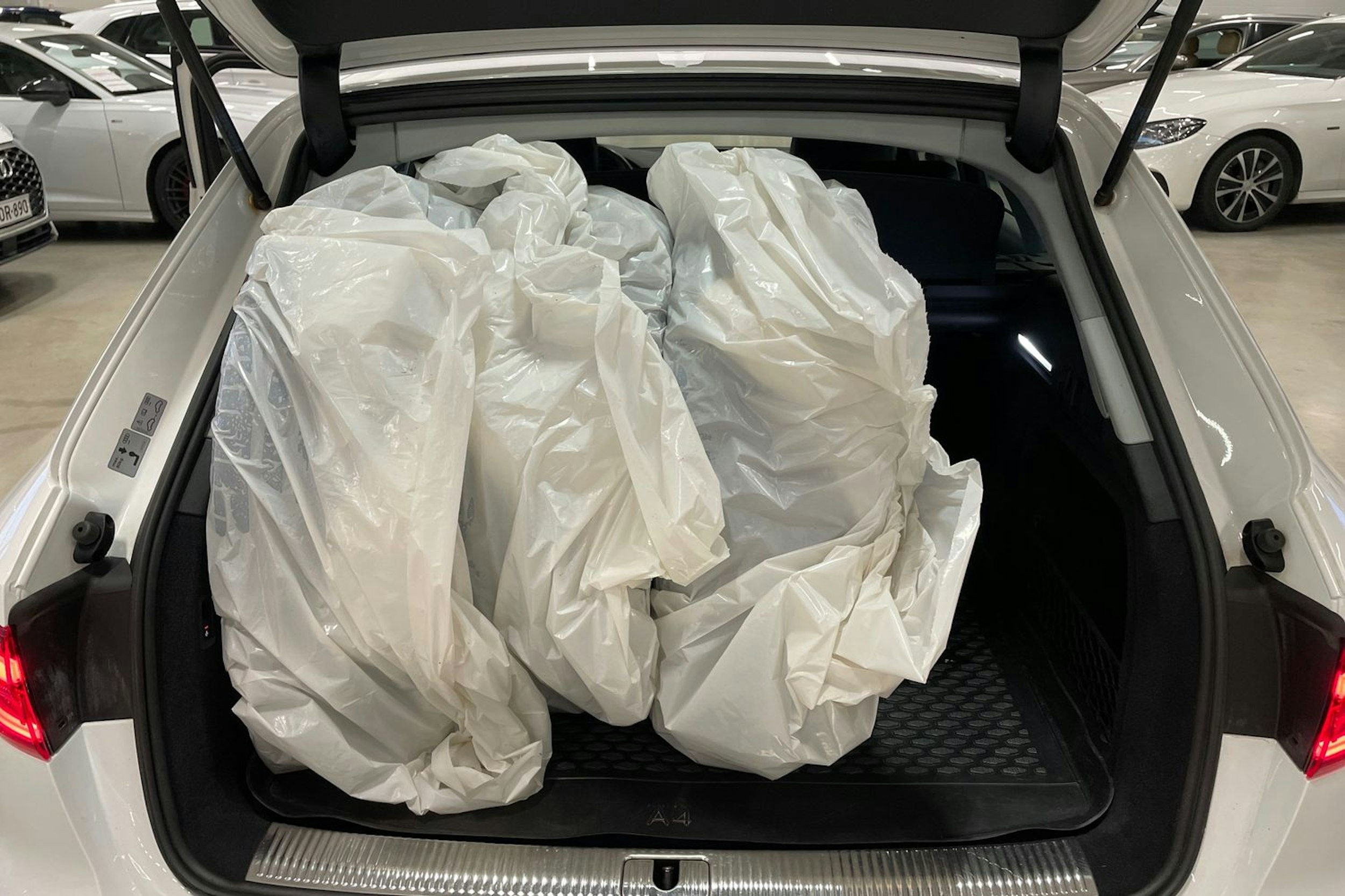 valkoinen Audi A4 2019 kuva 41.