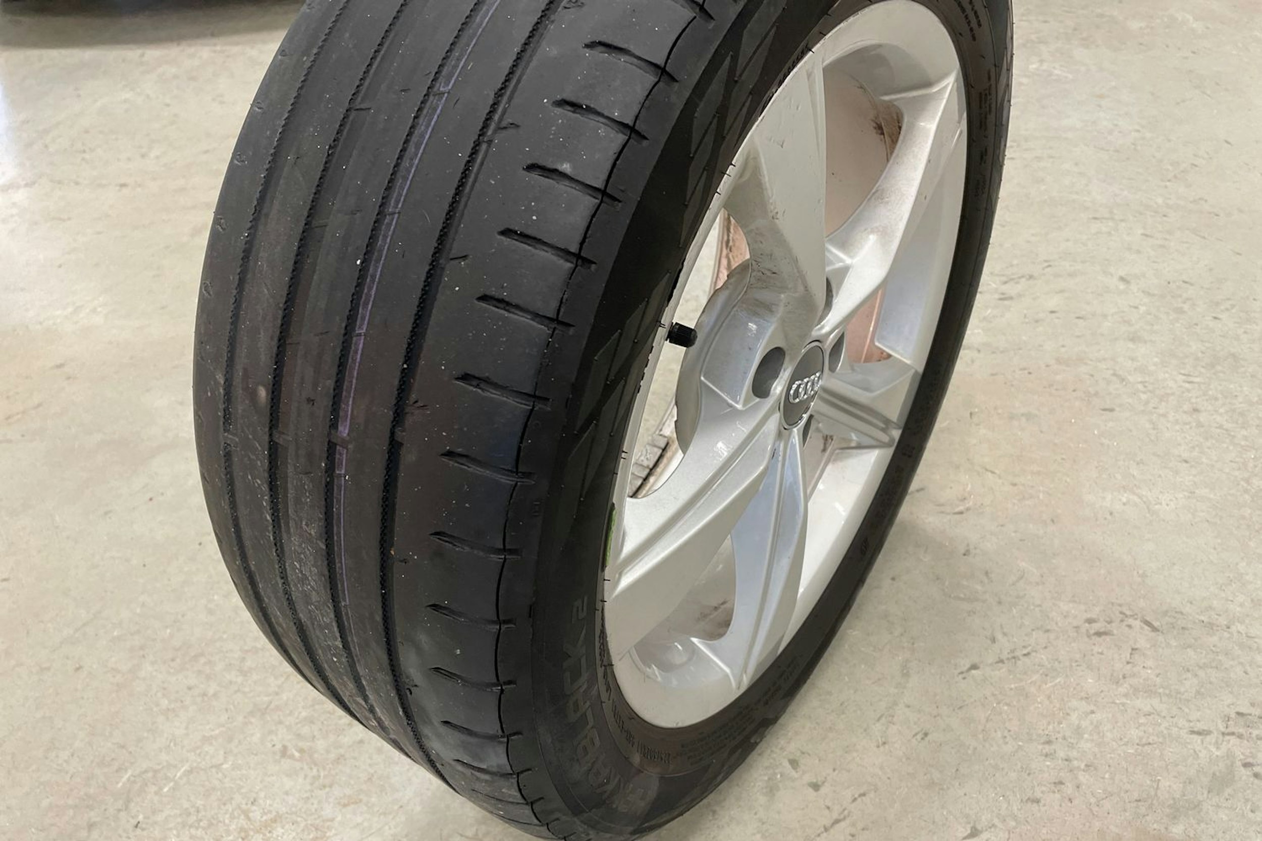 valkoinen Audi A4 2019 kuva 42.