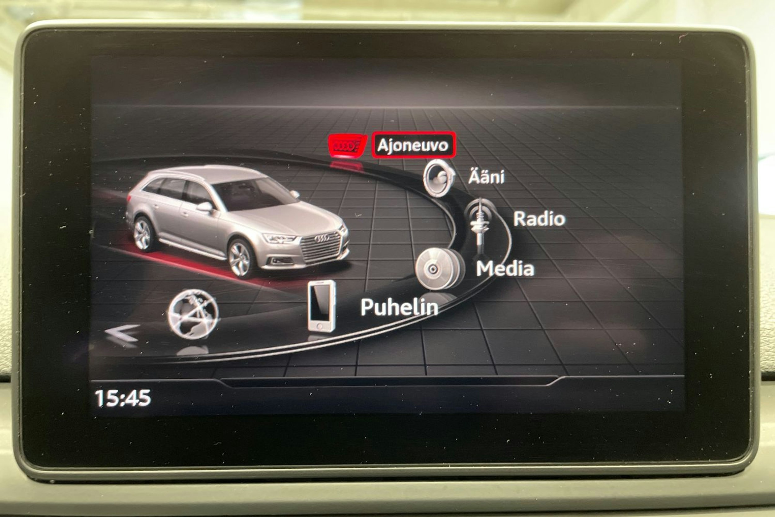 Musta Audi A4 2019 kuva 17.