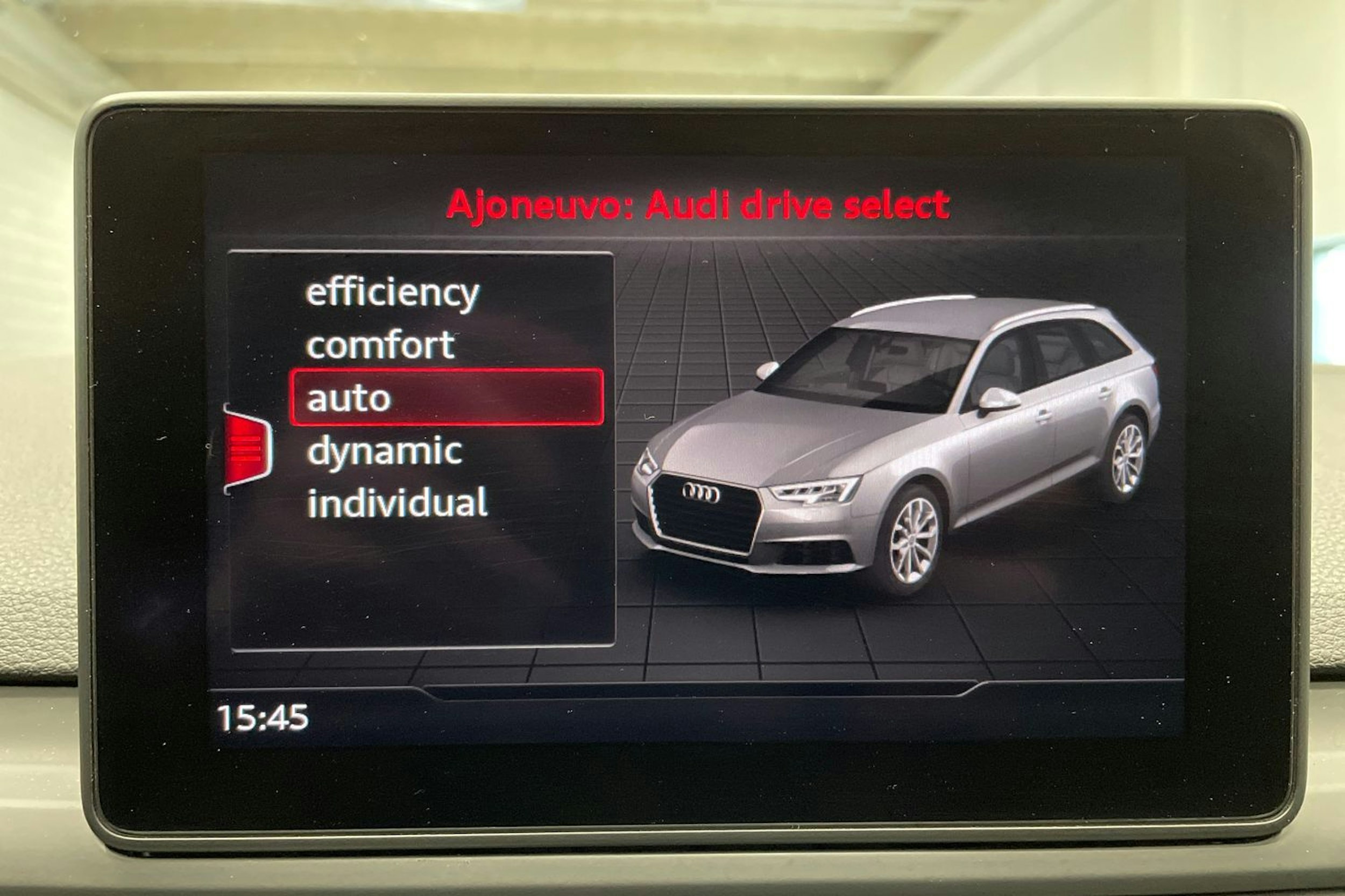 Musta Audi A4 2019 kuva 18.