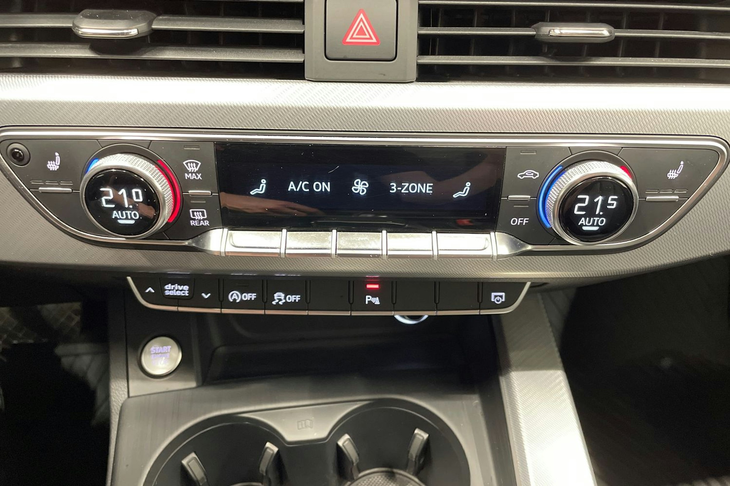 Musta Audi A4 2019 kuva 20.