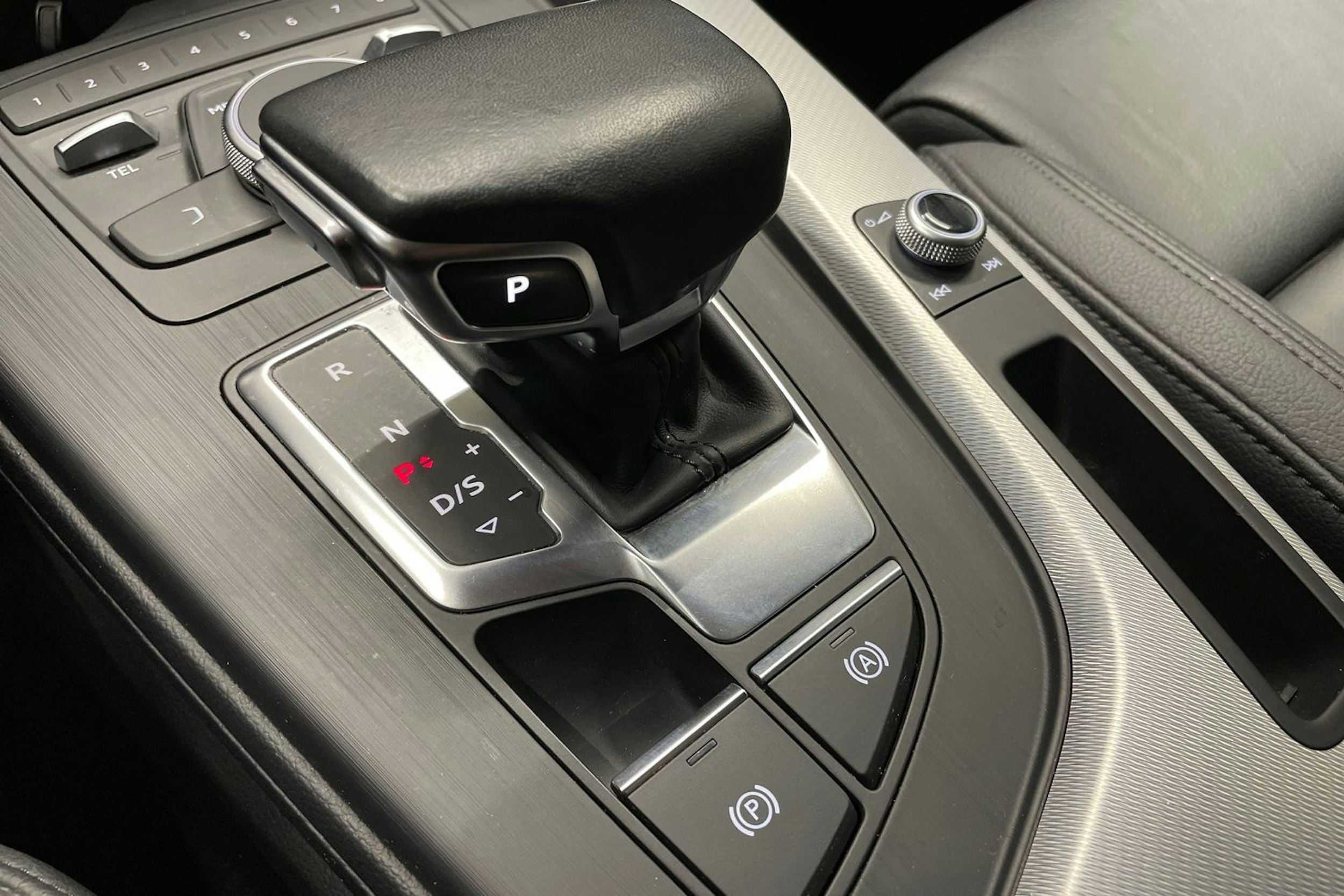 Musta Audi A4 2019 kuva 23.