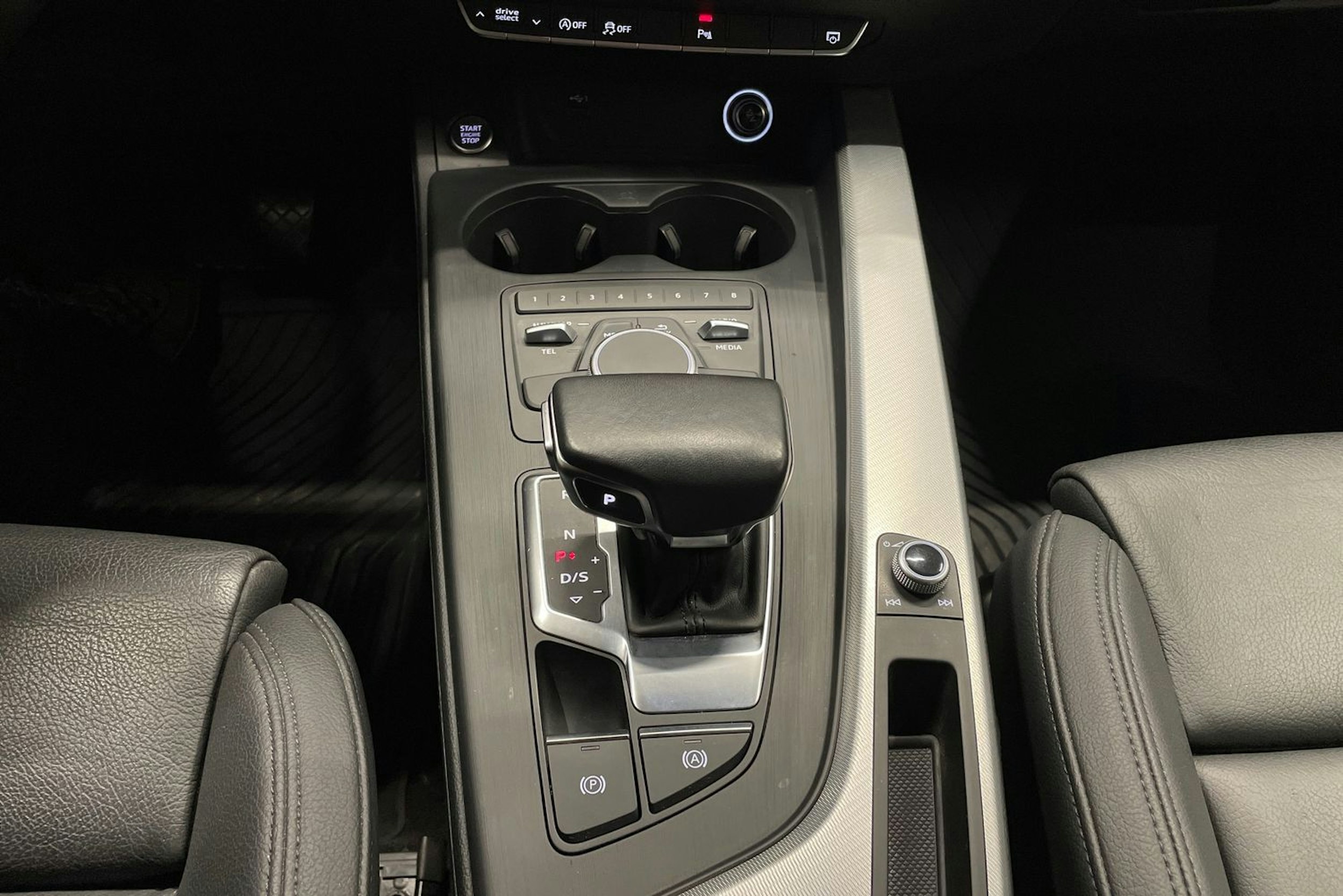 Musta Audi A4 2019 kuva 24.