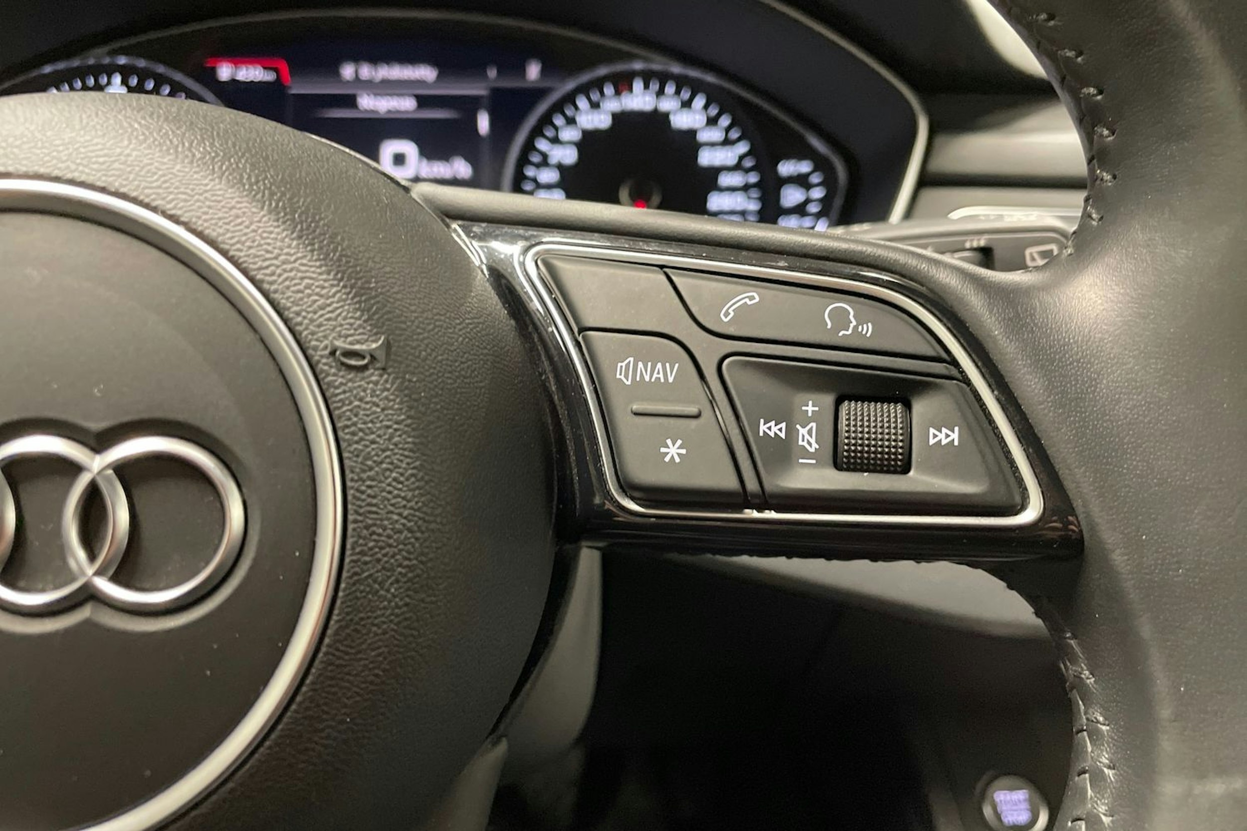 Musta Audi A4 2019 kuva 29.