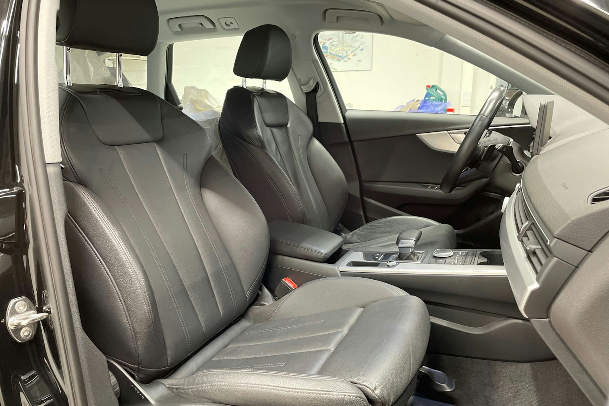 Musta Audi A4 2019 kuva 31.