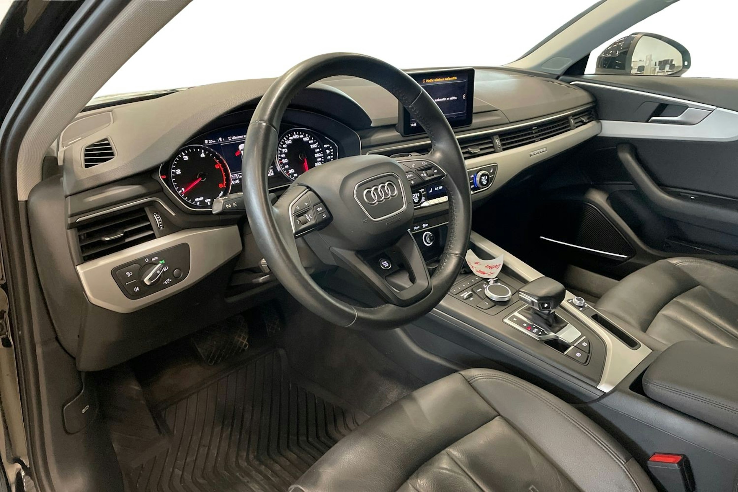 musta Audi A4 2019 kuva 7.