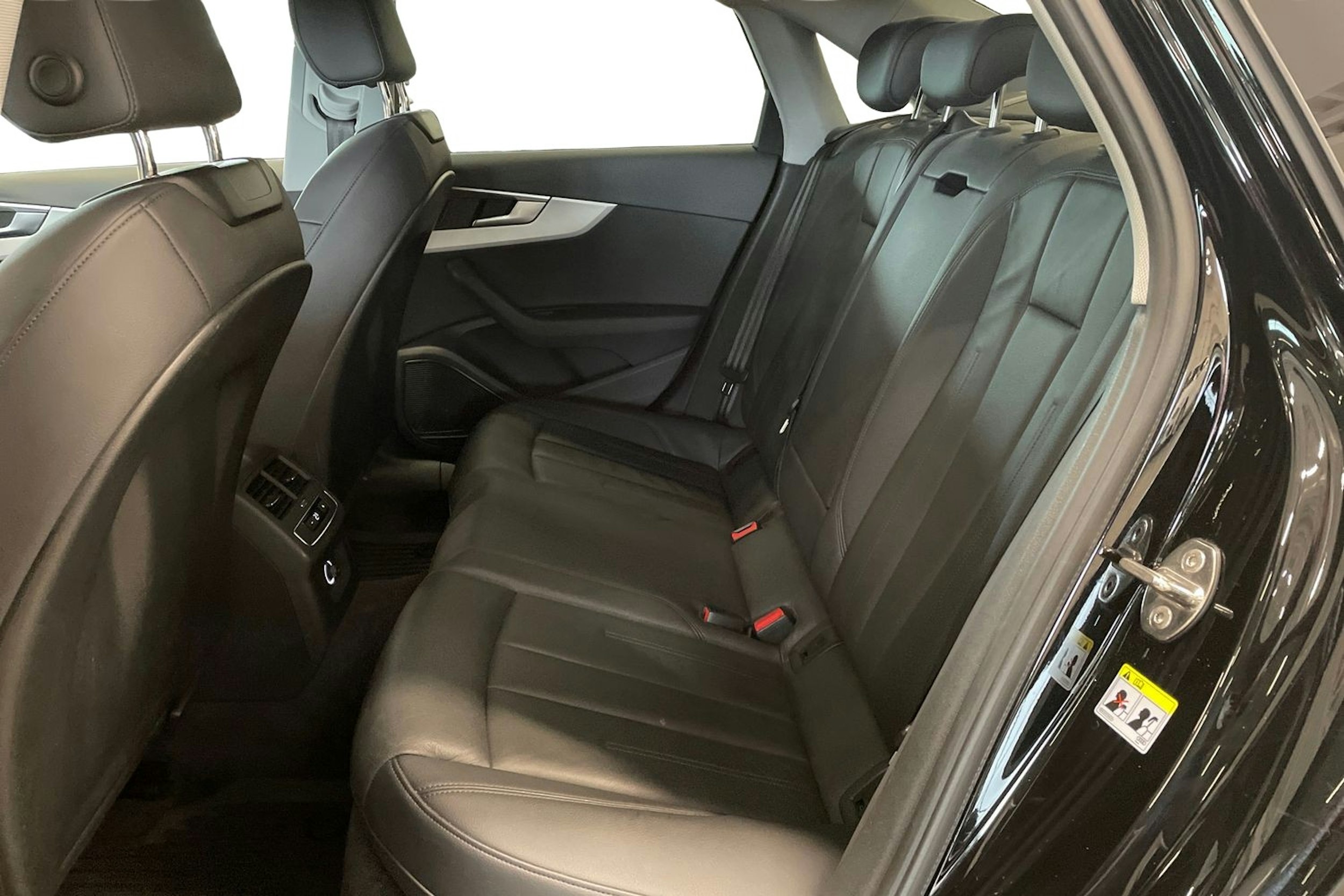 musta Audi A4 2019 kuva 10.