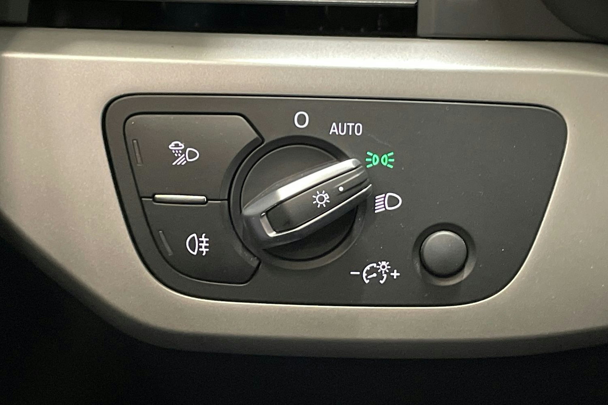 musta Audi A4 2019 kuva 20.