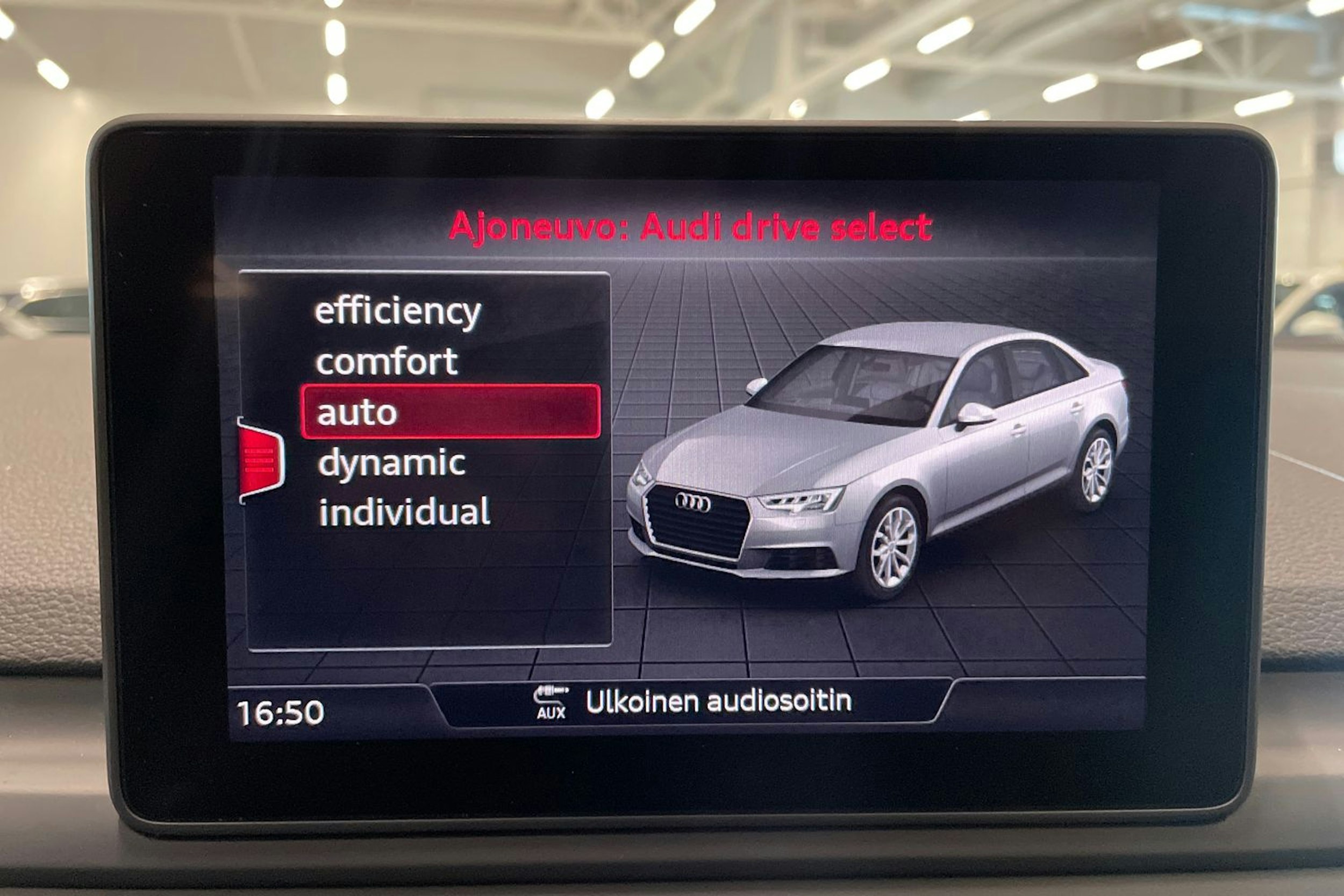 musta Audi A4 2019 kuva 25.