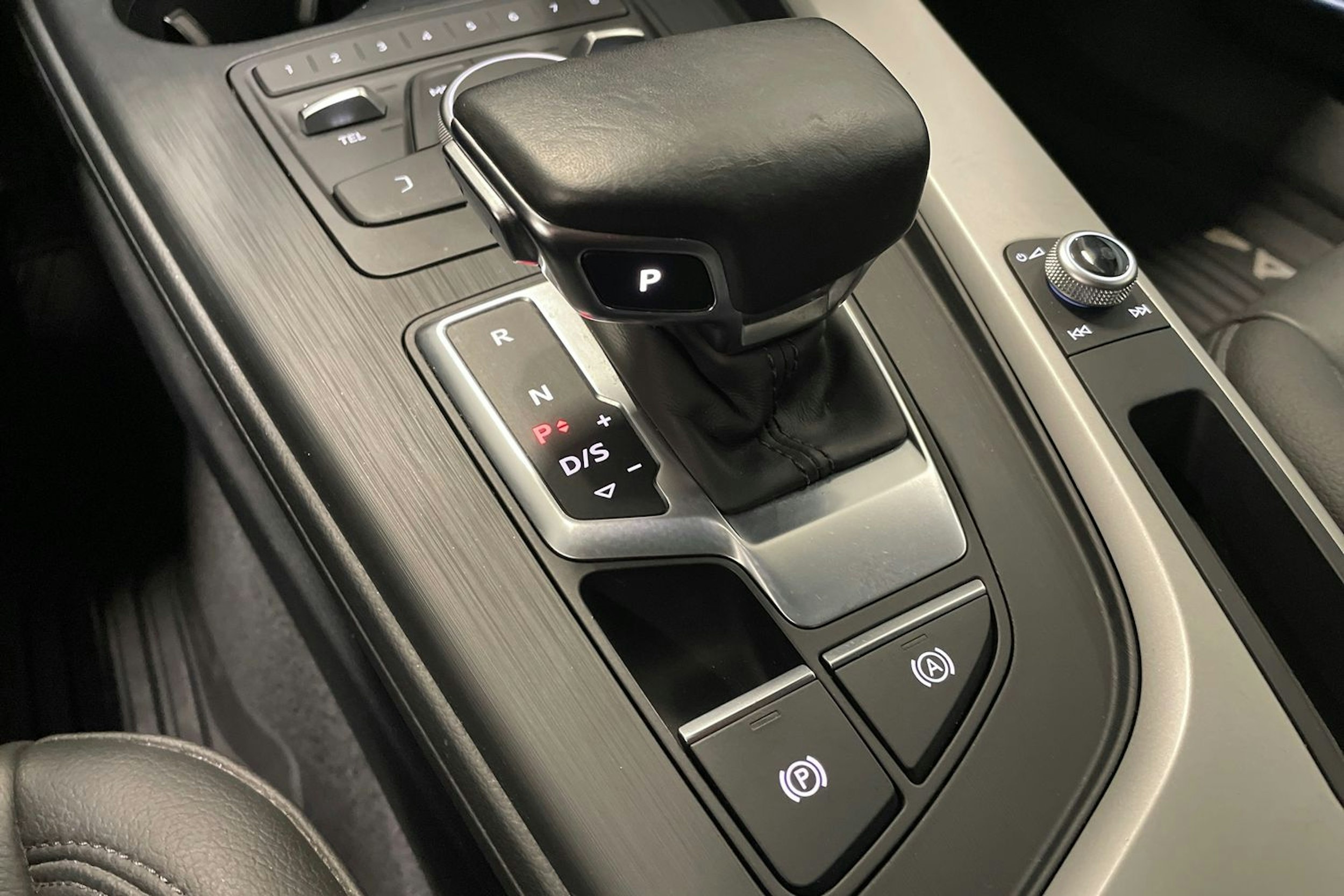 musta Audi A4 2019 kuva 27.