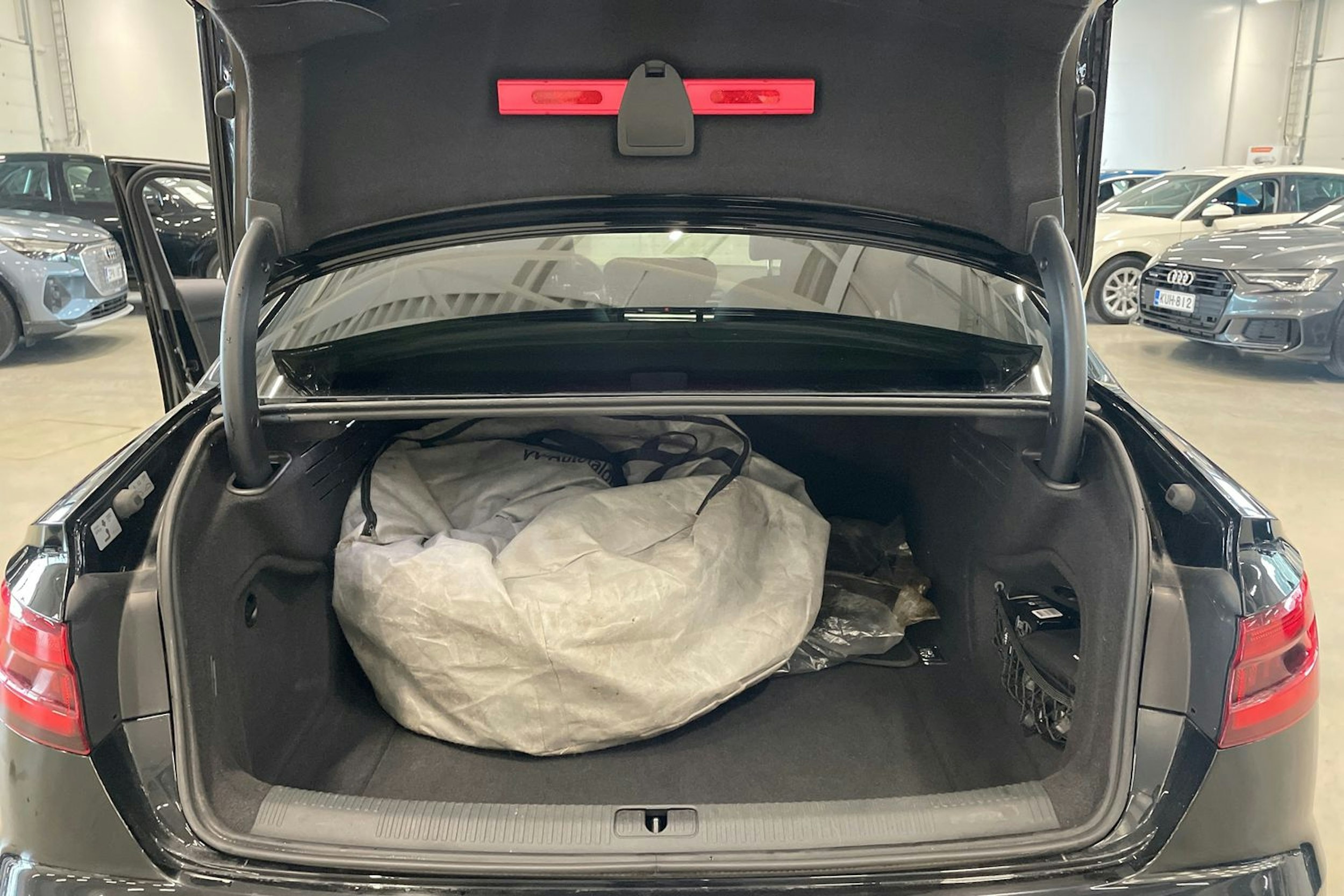 musta Audi A4 2019 kuva 32.