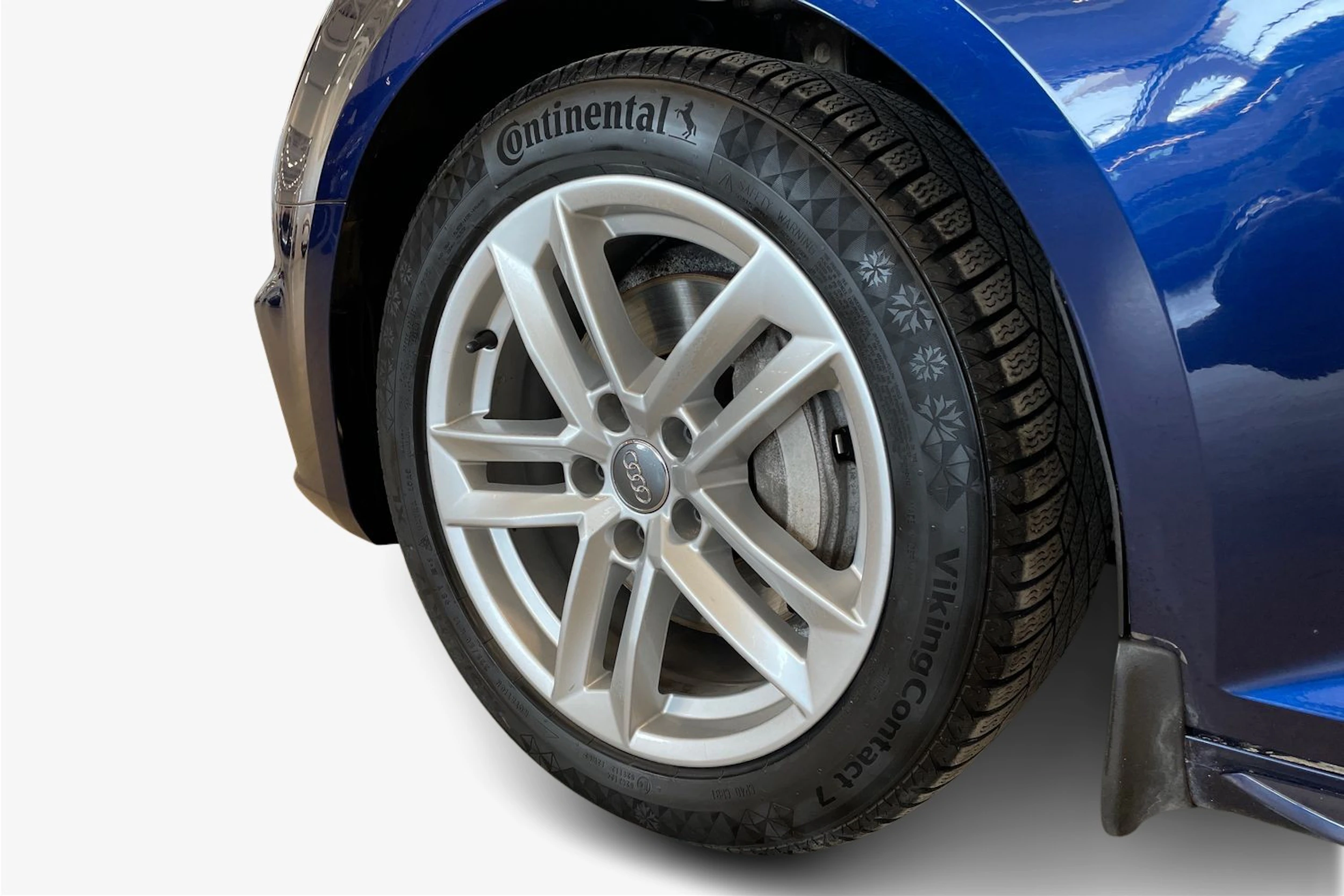 sininen Audi A4 2019 kuva 9.