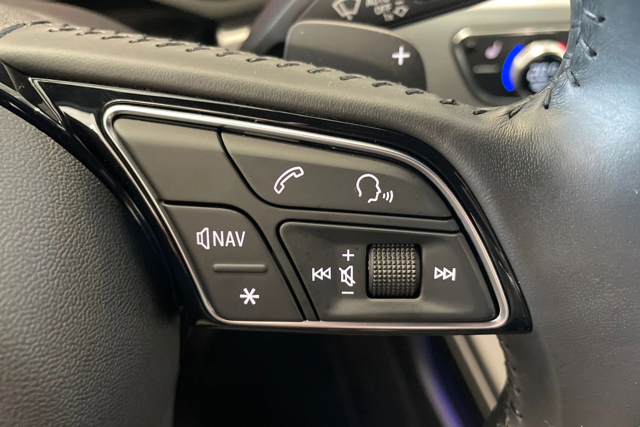 sininen Audi A4 2019 kuva 13.