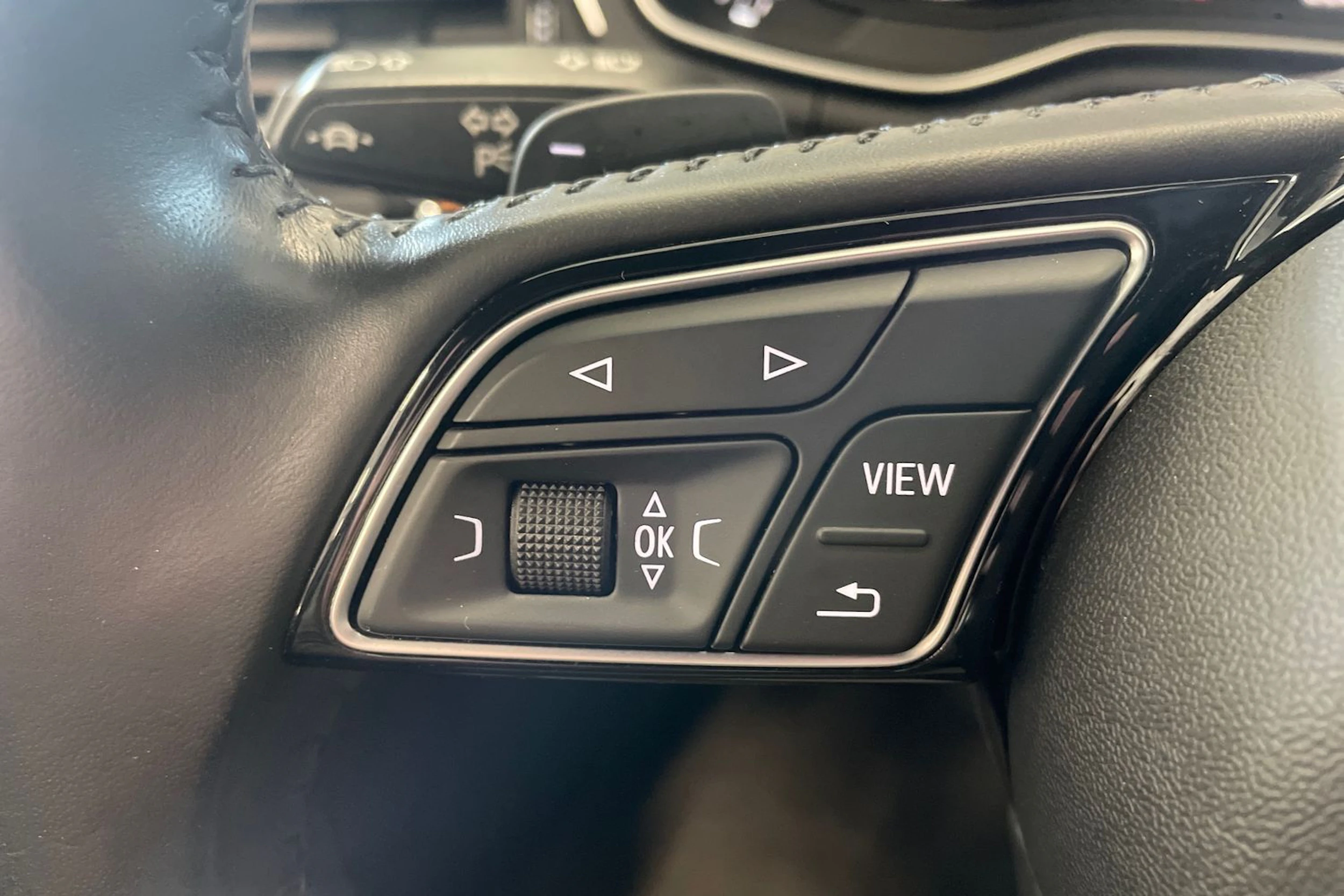 sininen Audi A4 2019 kuva 14.