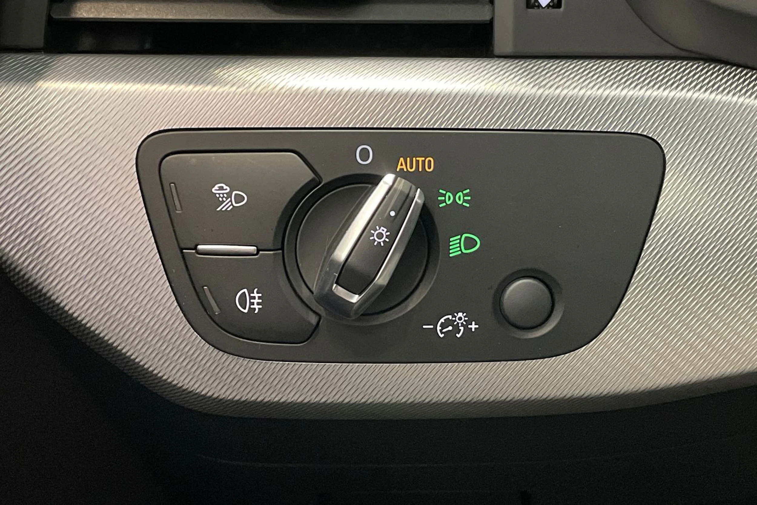 sininen Audi A4 2019 kuva 16.