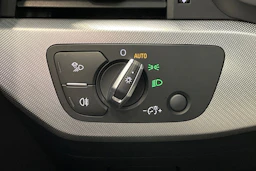sininen Audi A4 2019 kuva 16.