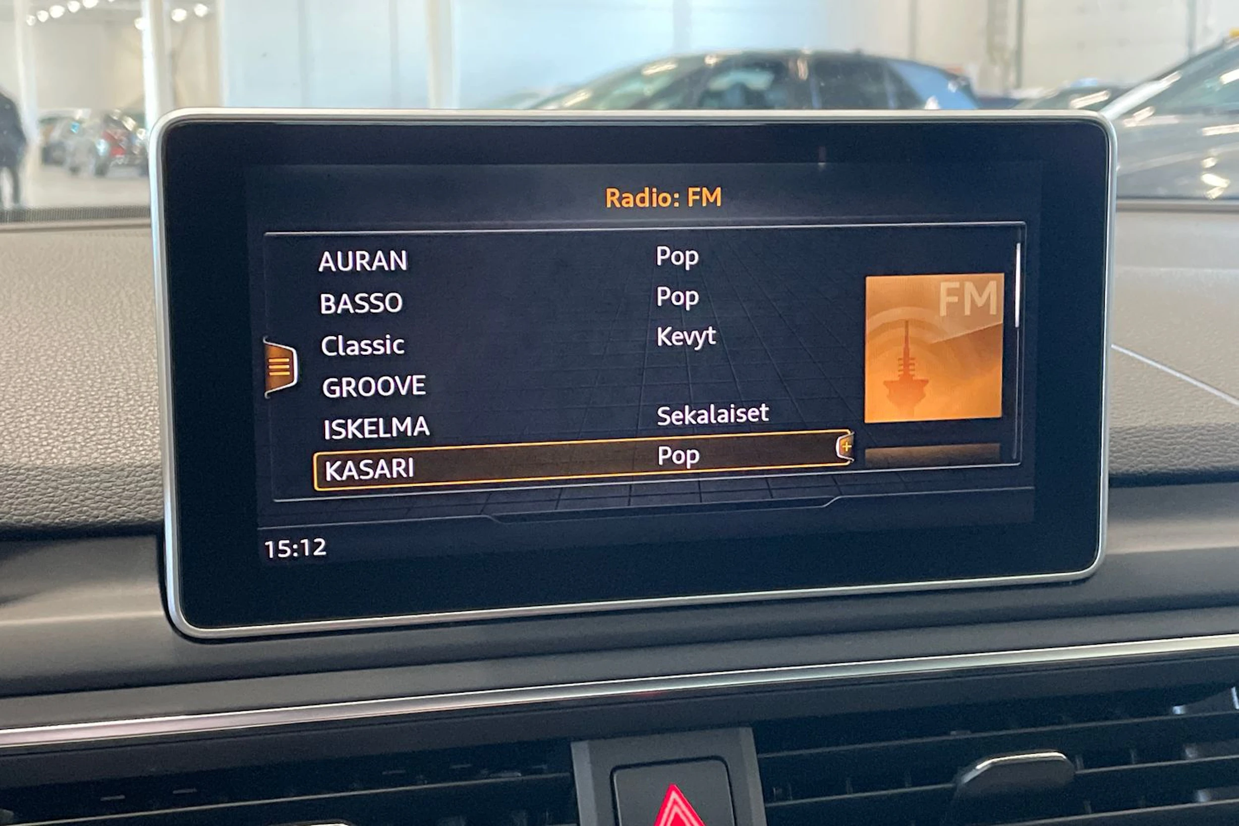 sininen Audi A4 2019 kuva 18.