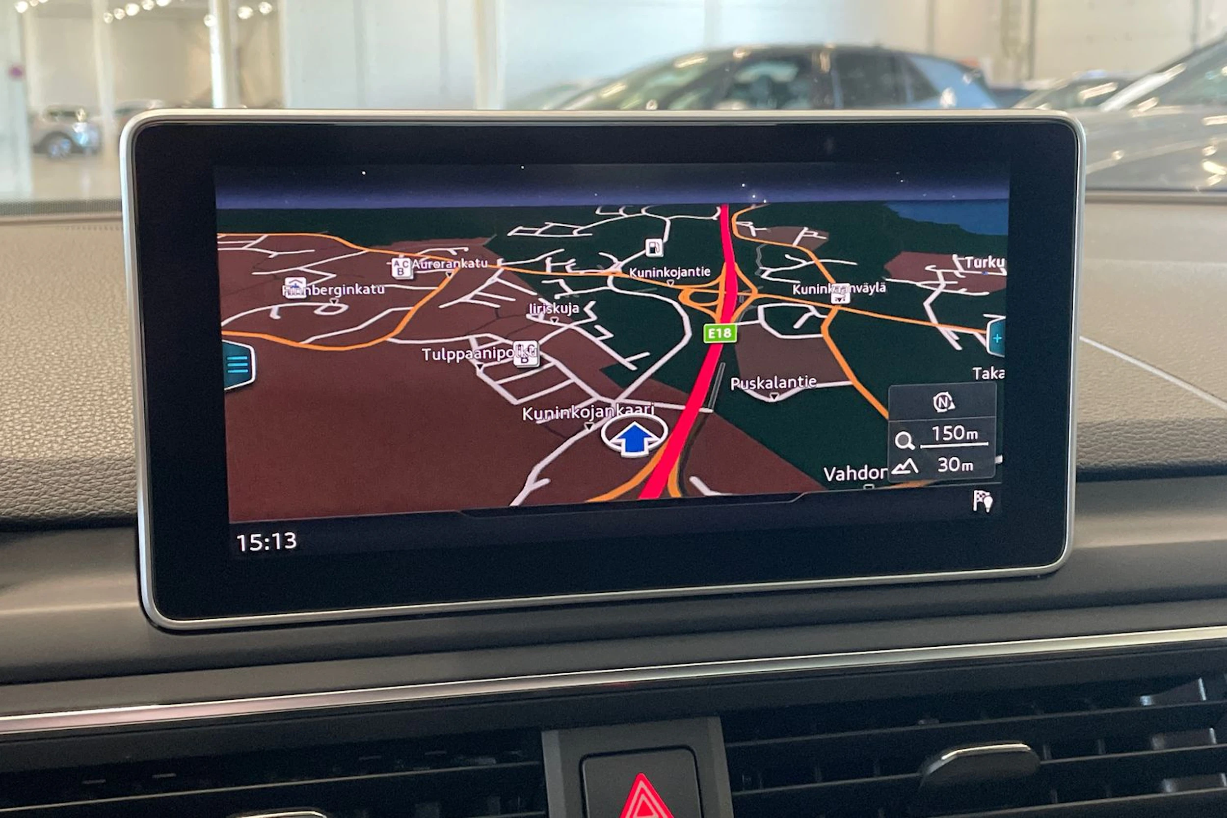 sininen Audi A4 2019 kuva 22.