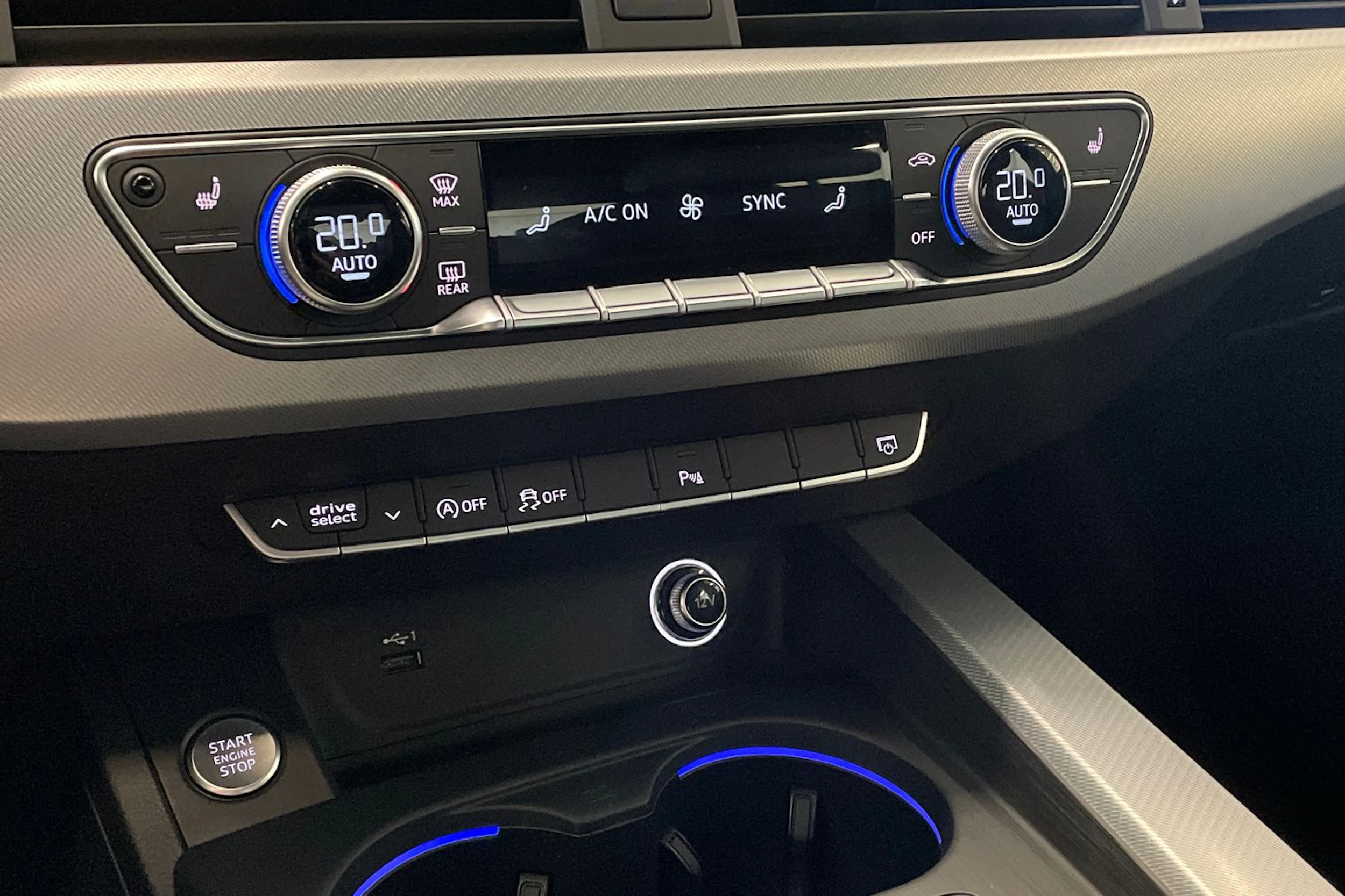 sininen Audi A4 2019 kuva 28.