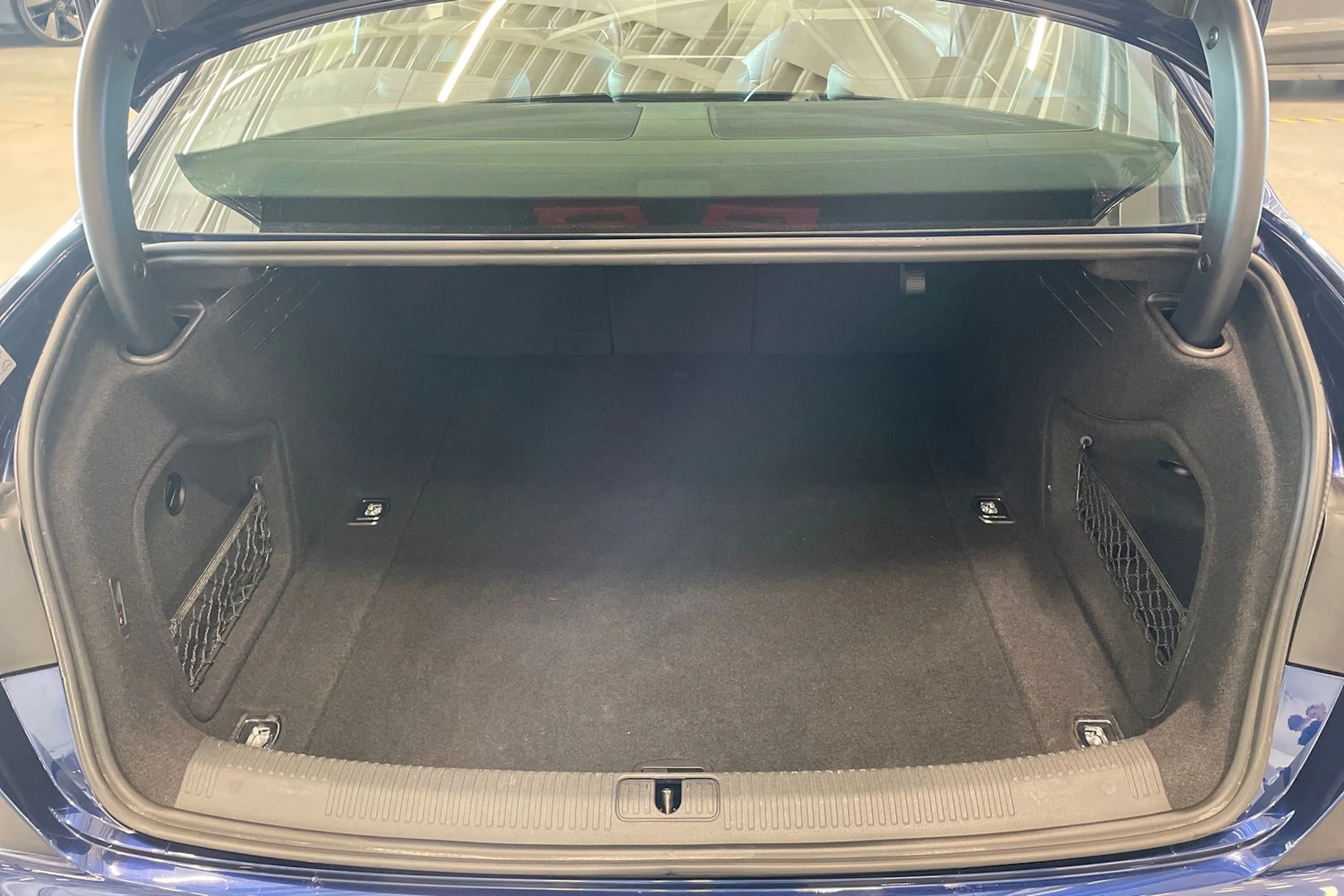 sininen Audi A4 2019 kuva 31.