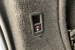 sininen Audi A4 2019 kuva 33.