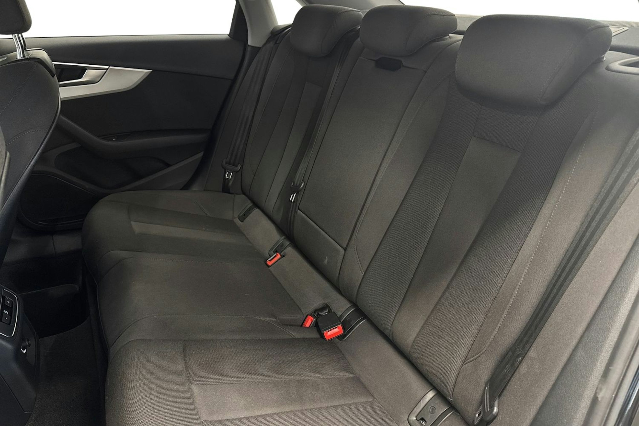 Musta Audi A4 2020 kuva 10.
