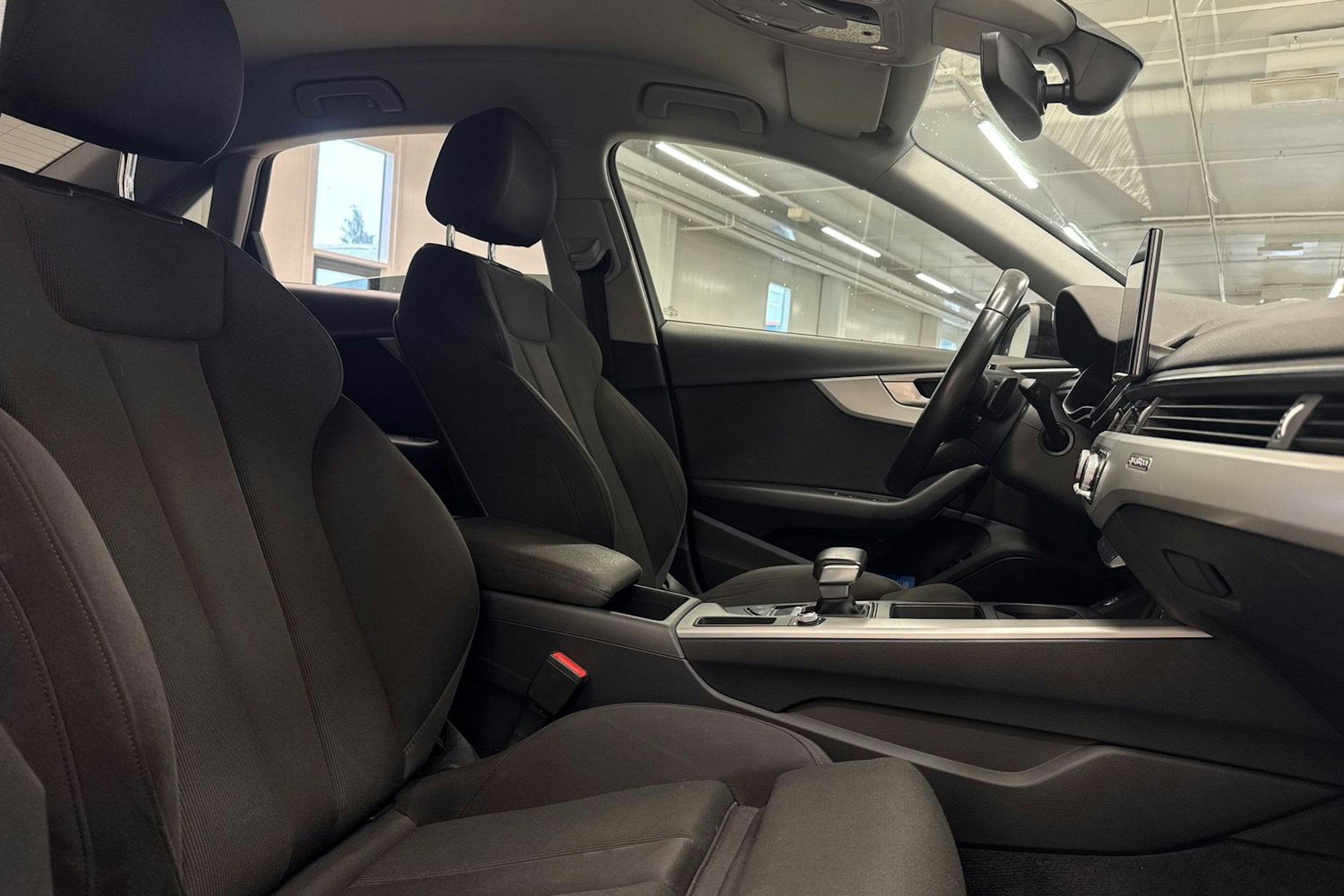 Musta Audi A4 2020 kuva 13.