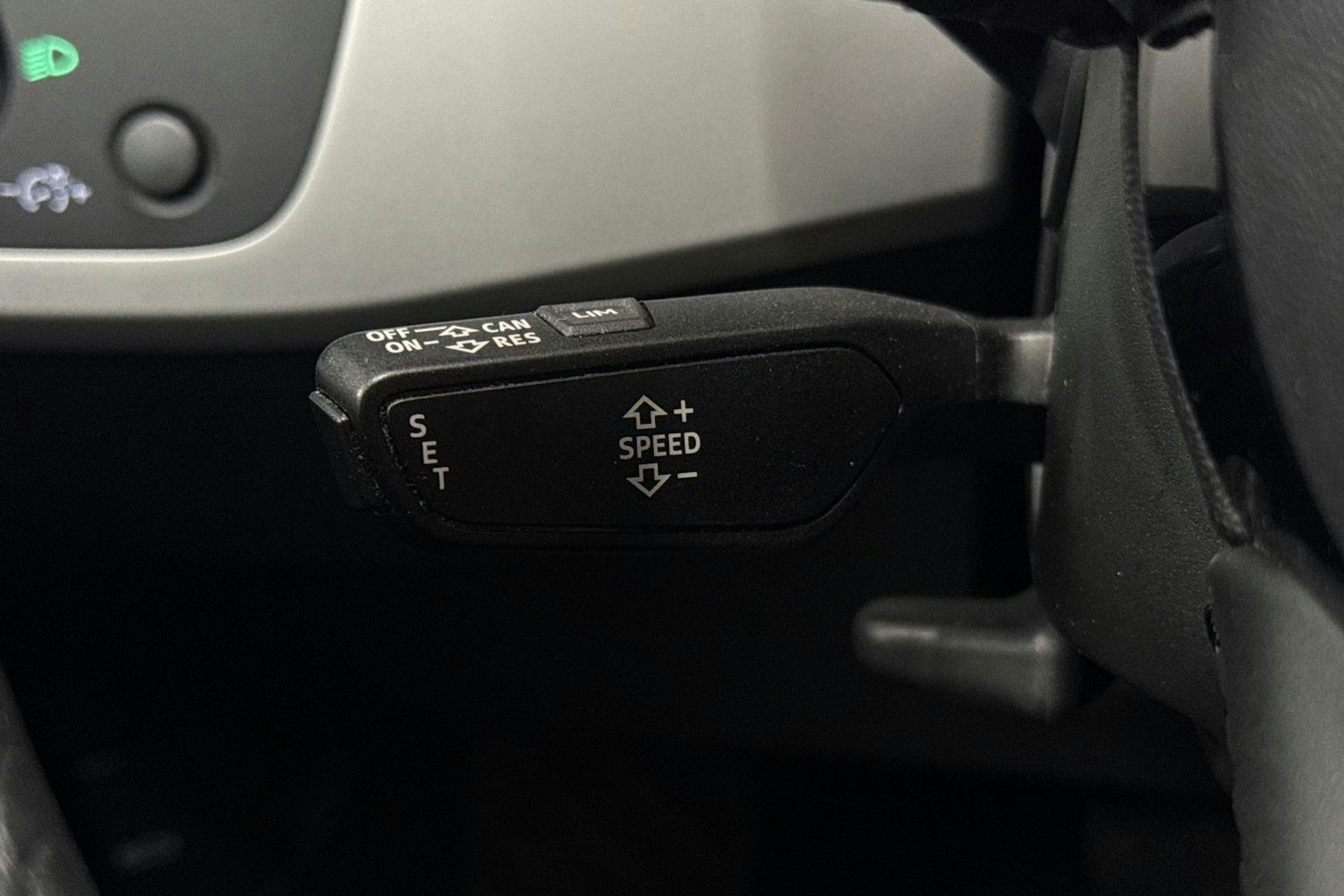 Musta Audi A4 2020 kuva 17.