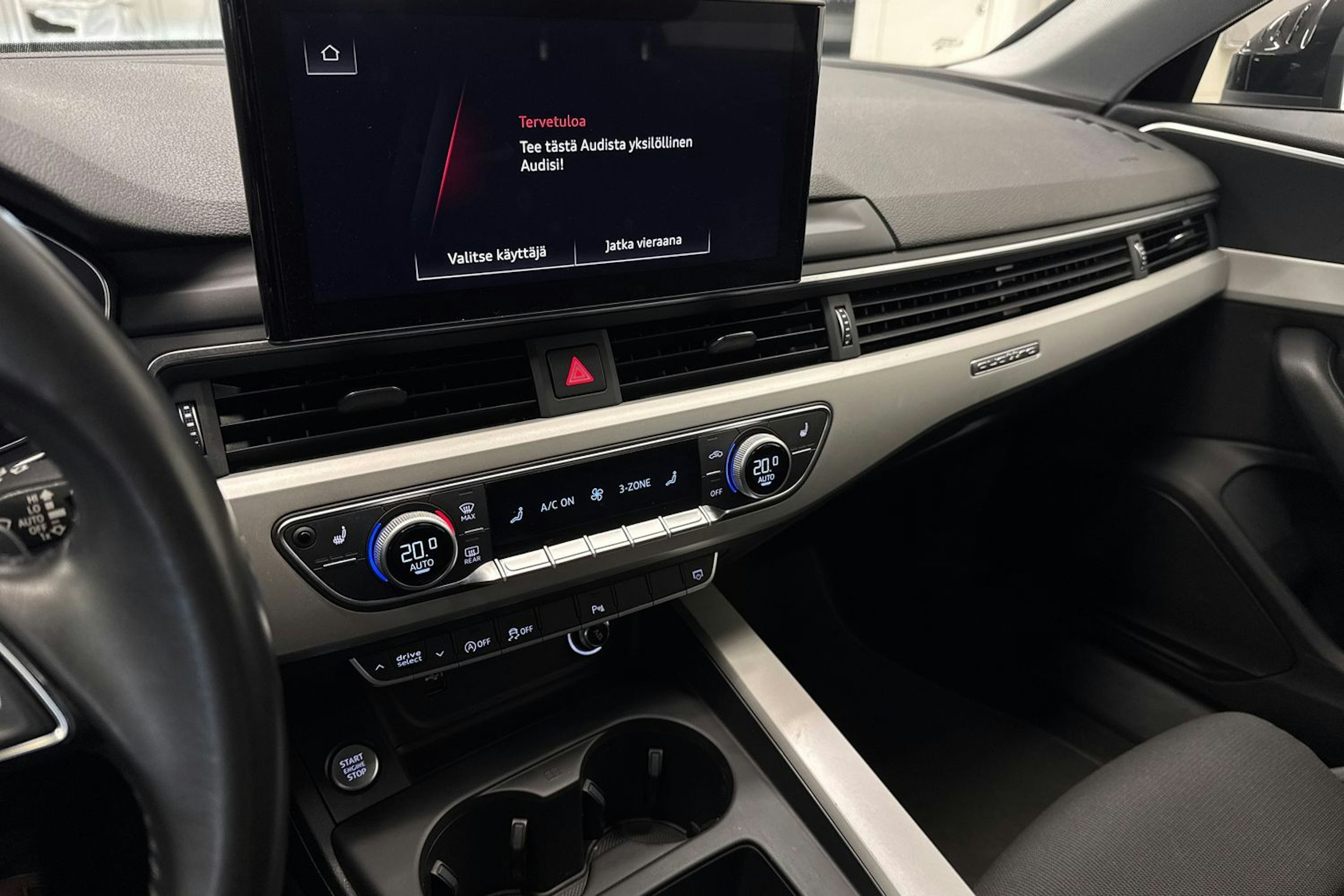 Musta Audi A4 2020 kuva 21.