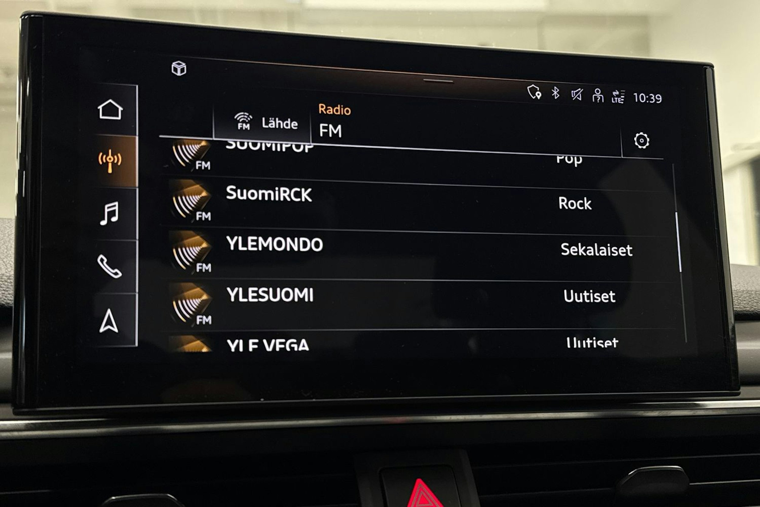 Musta Audi A4 2020 kuva 24.