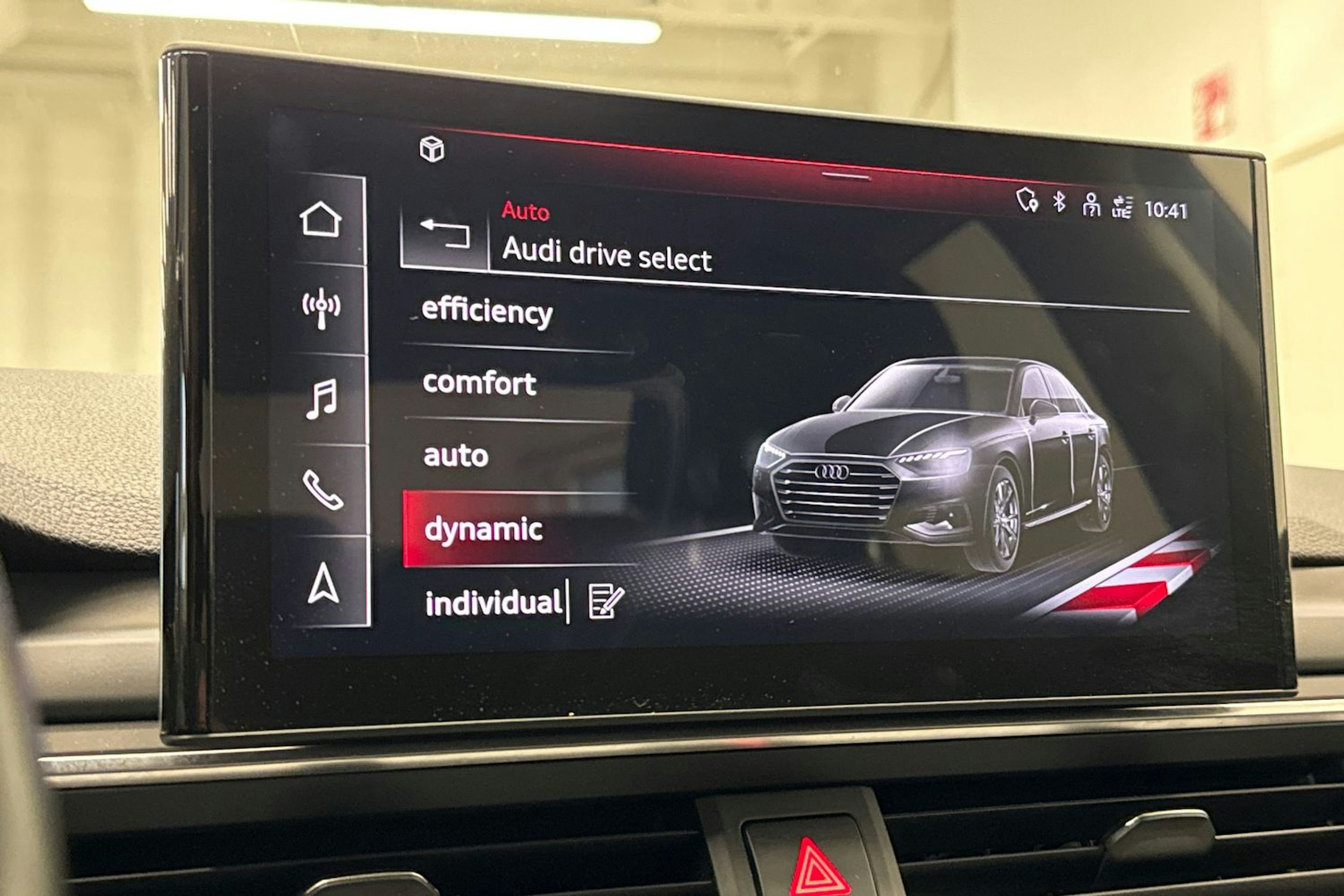 Musta Audi A4 2020 kuva 28.