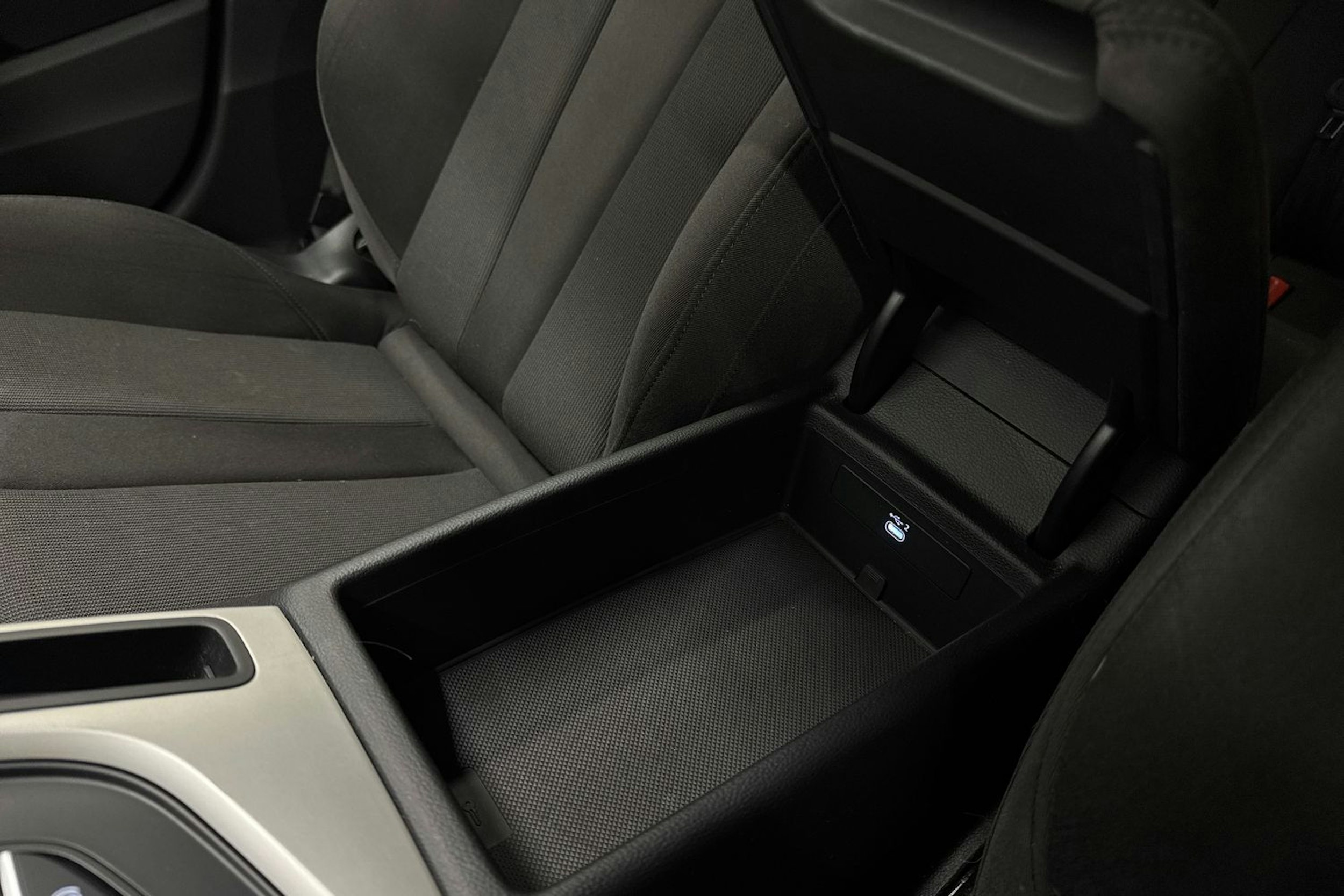 Musta Audi A4 2020 kuva 34.