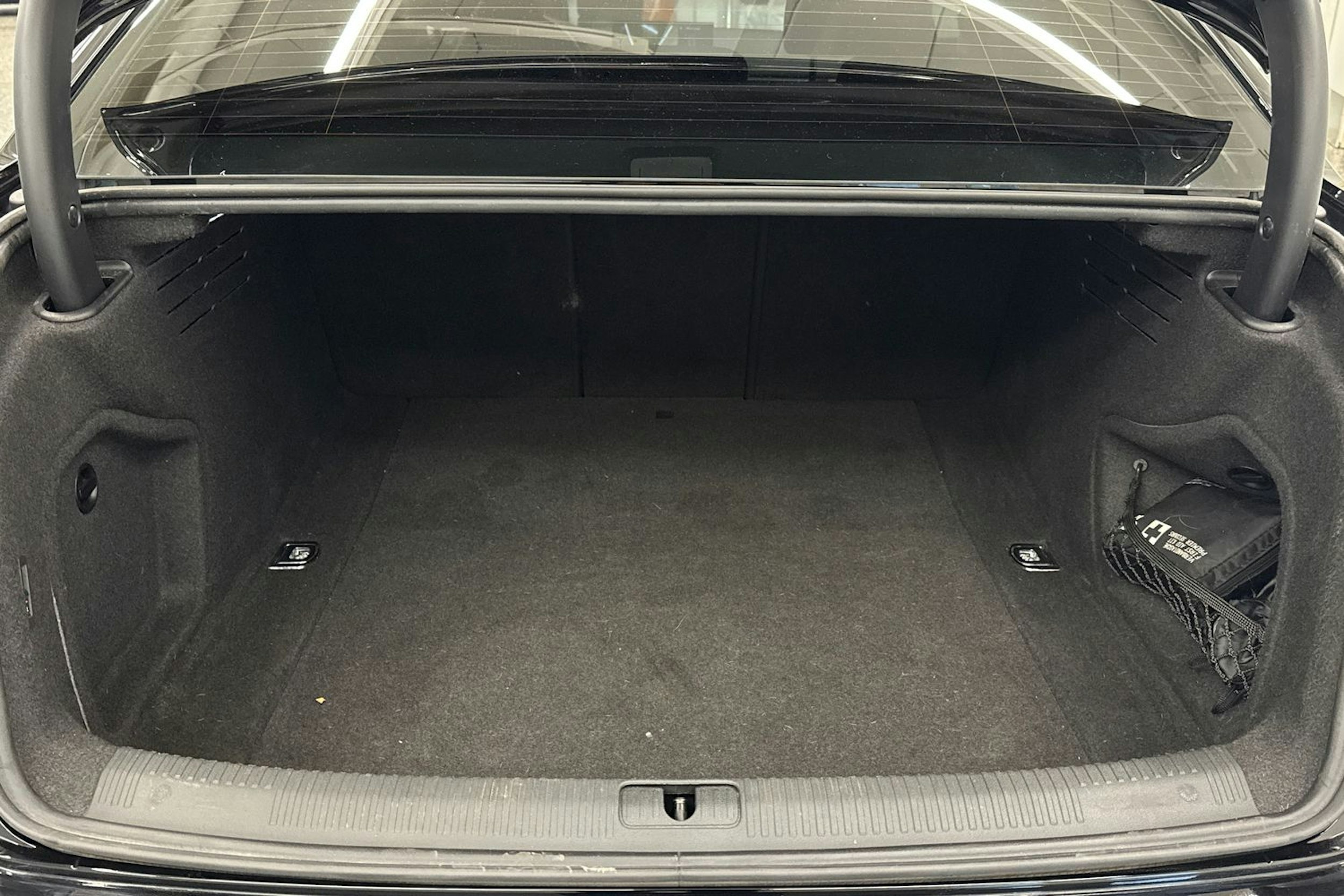 Musta Audi A4 2020 kuva 36.