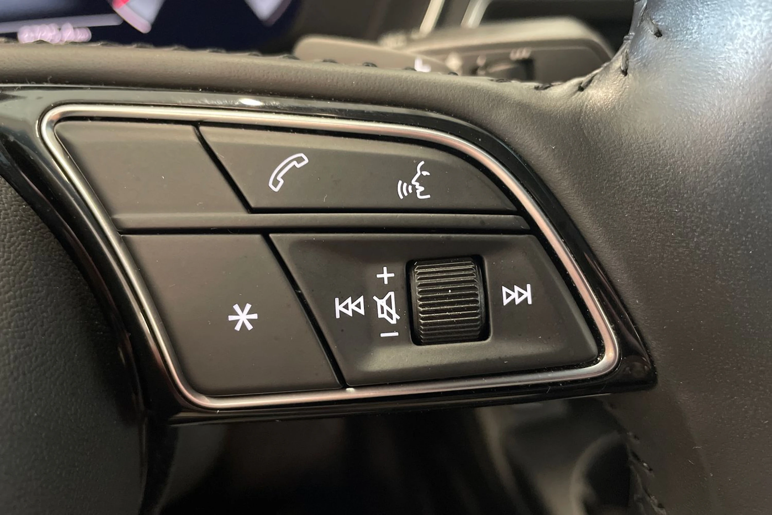 harmaa Audi A4 2020 kuva 13.